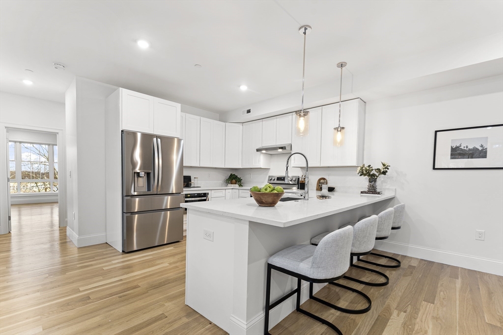 Marlborough, Massachusetts, 01752, United States, 2 Bedrooms Bedrooms, ,3 BathroomsBathrooms,Residential,For Sale,1997186