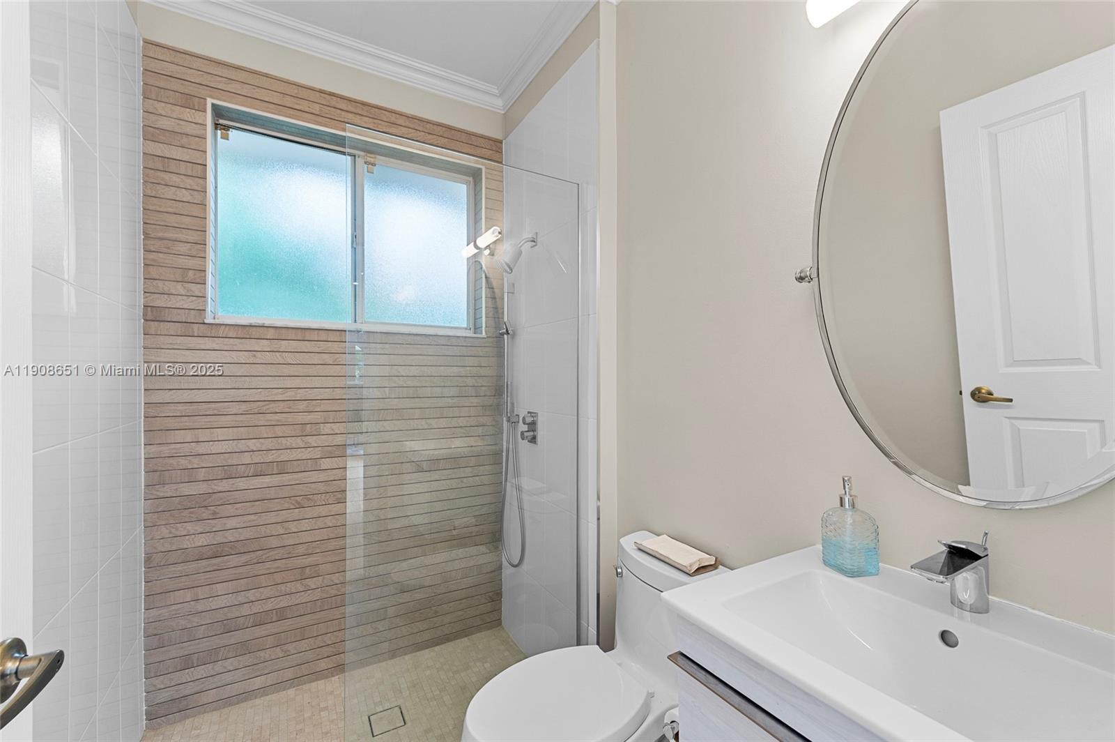 Weston, Florida, 33332, United States, 5 Bedrooms Bedrooms, ,4 BathroomsBathrooms,Residential,For Sale,1987743