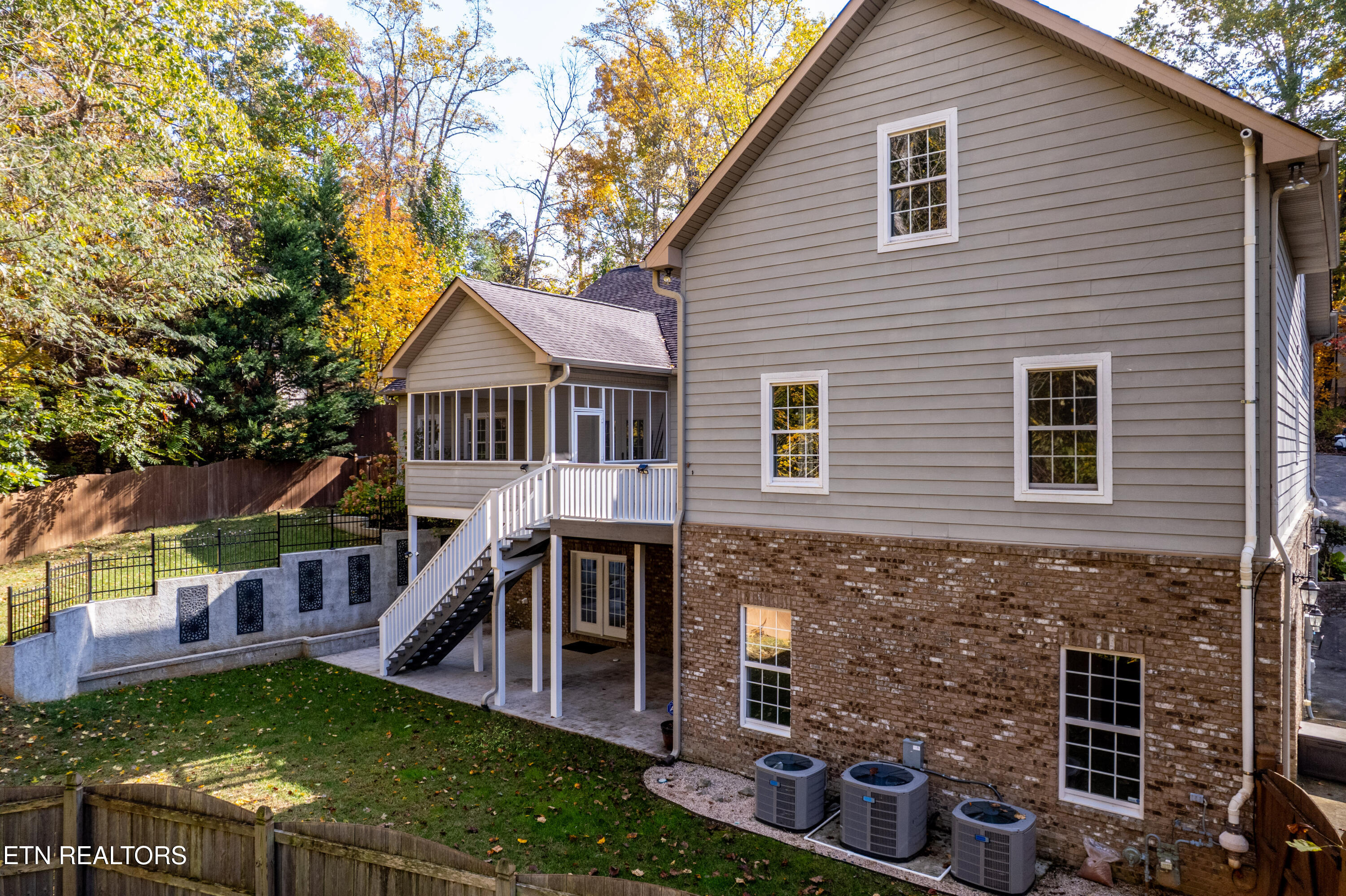 Maryville, Tennessee, 37803, United States, 4 Bedrooms Bedrooms, ,5 BathroomsBathrooms,Residential,For Sale,1984597