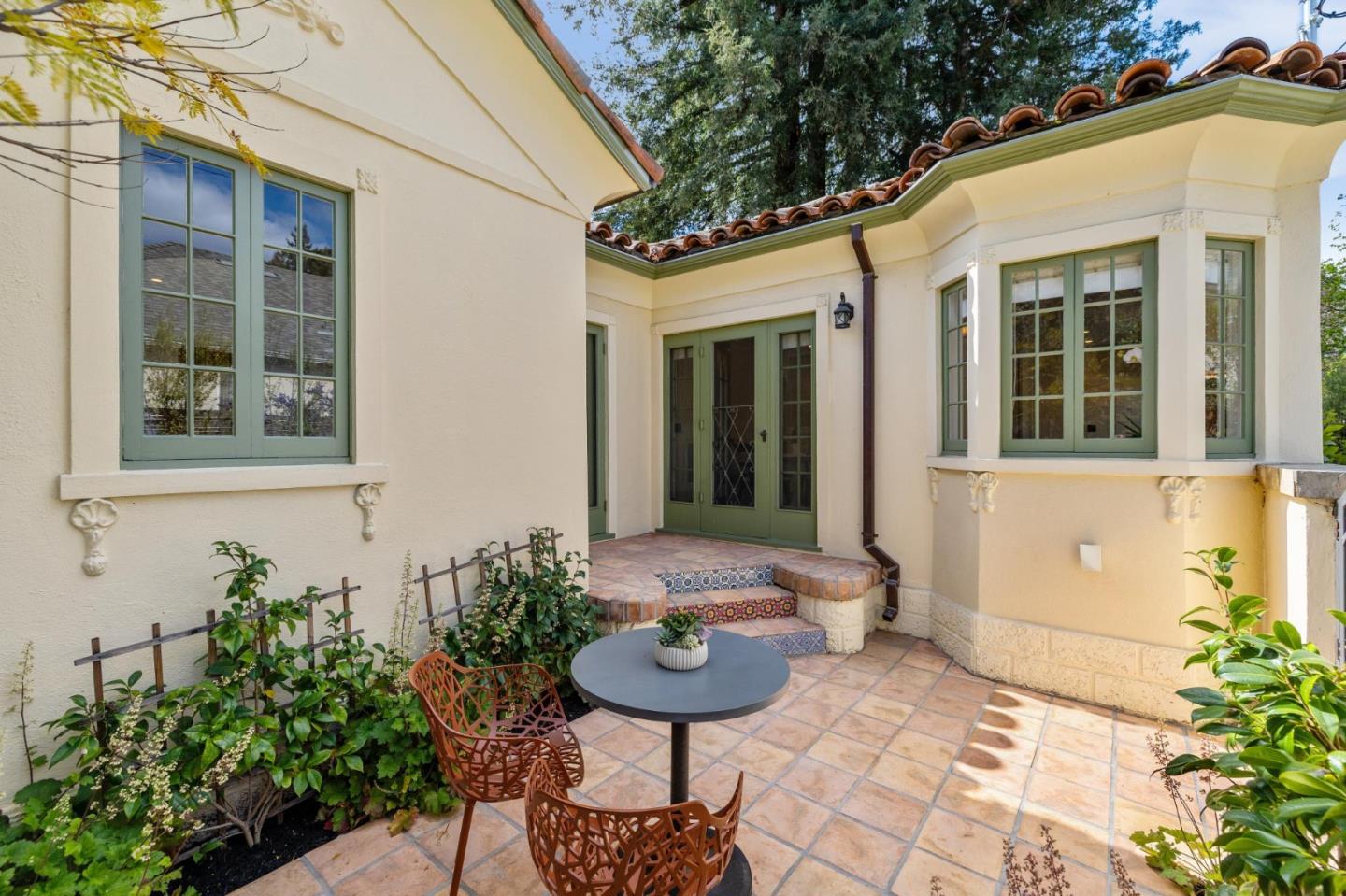 Menlo Park, California, 94025, United States, 4 Bedrooms Bedrooms, ,3 BathroomsBathrooms,Residential,For Sale,1901021