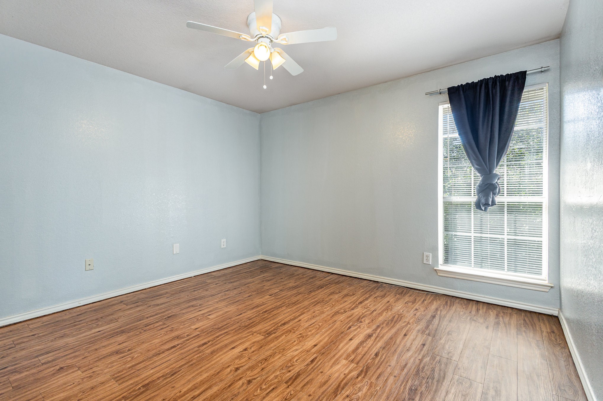 Carrollton, Texas, 75007, United States, 5 Bedrooms Bedrooms, ,3 BathroomsBathrooms,Residential,For Sale,1965546