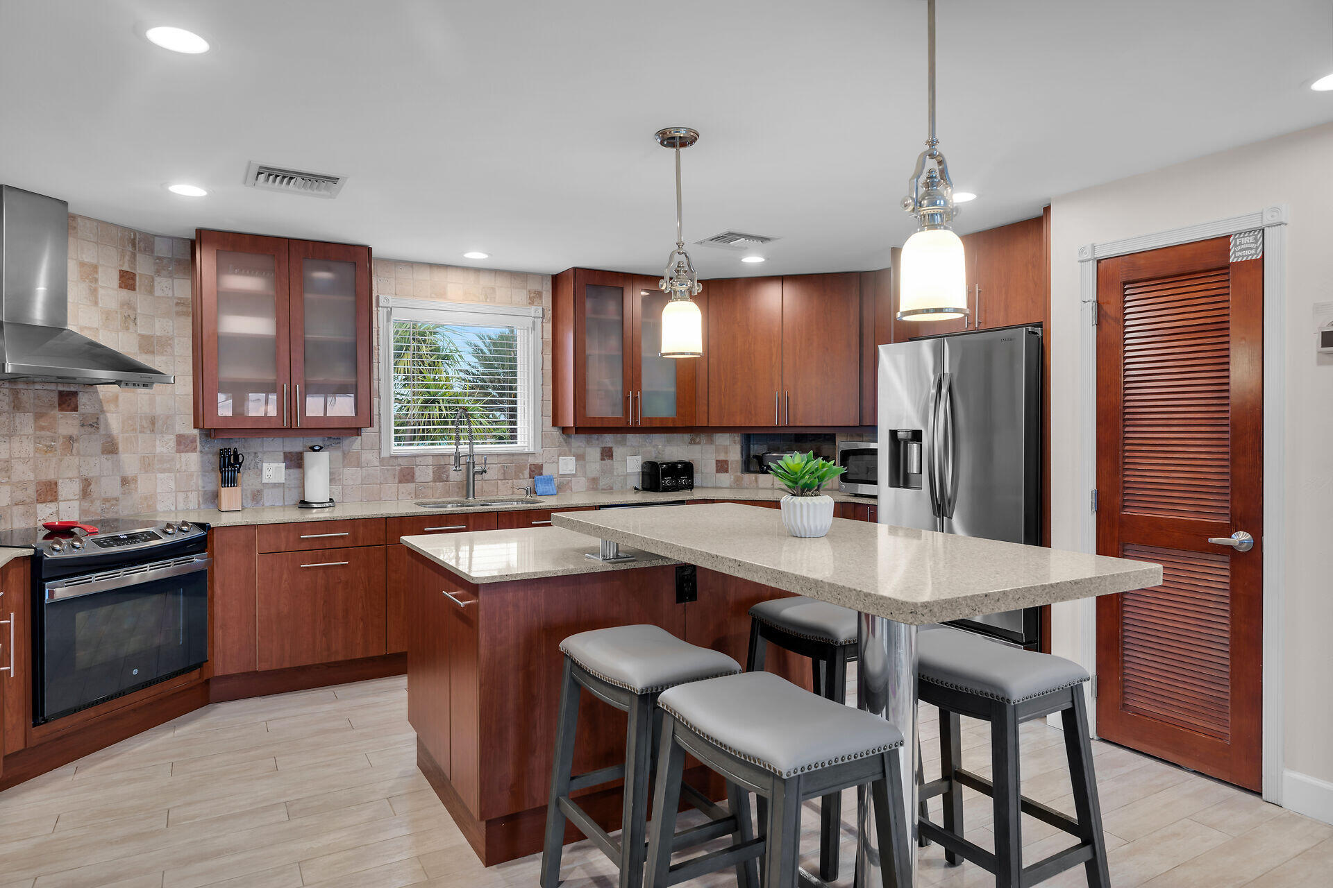 MARATHON, Florida, 33050, United States, 5 Bedrooms Bedrooms, ,3 BathroomsBathrooms,Residential,For Sale,1691478