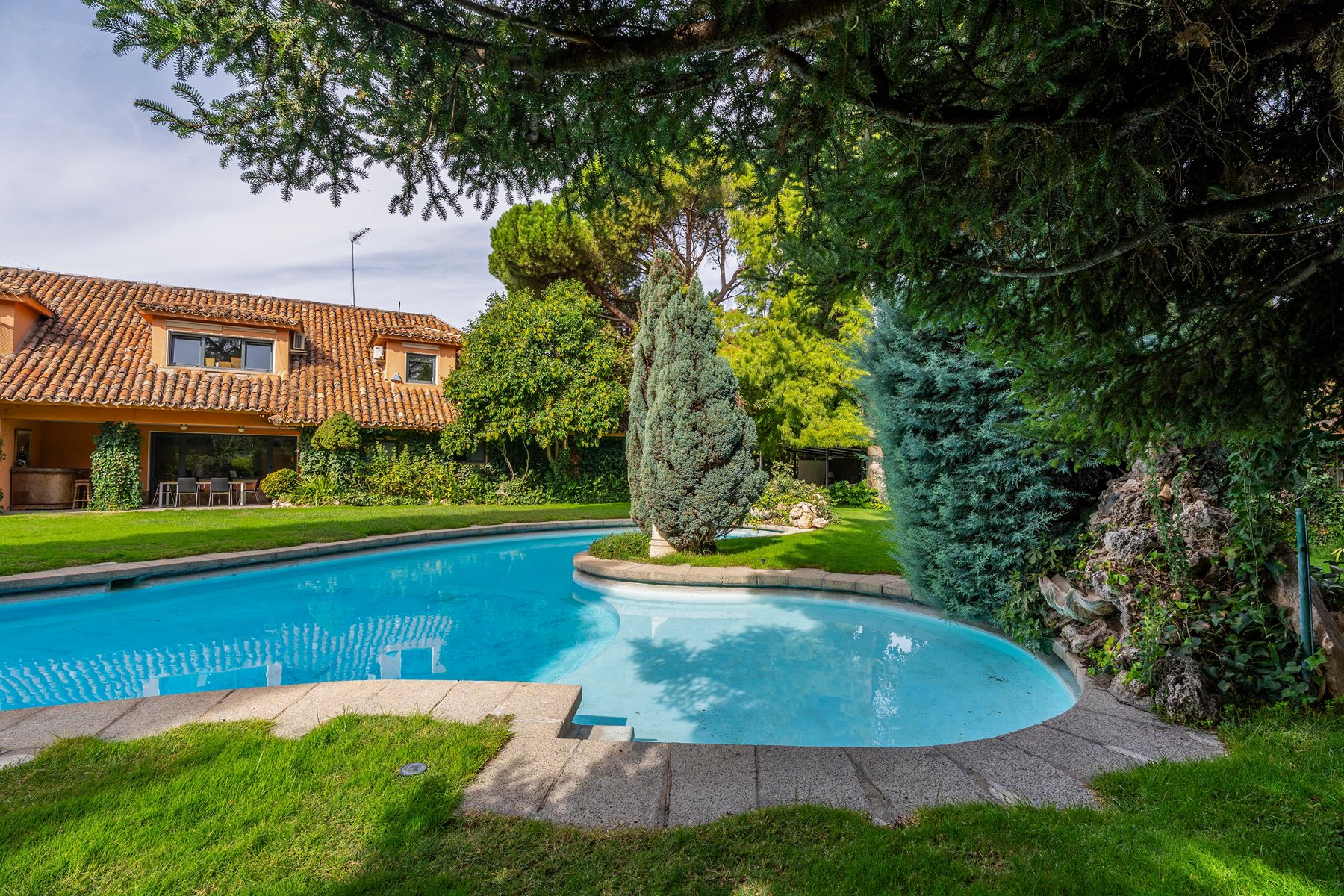  1,695 m² residence on a 4,873 m² plot in Puerta de Hierro - 物件實景