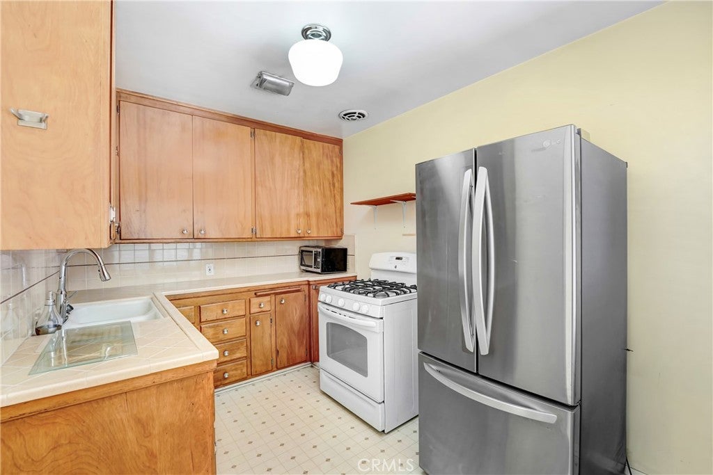 Pasadena, California, 91106, United States, 1 Bedroom Bedrooms, ,1 BathroomBathrooms,Residential,For Sale,1942296