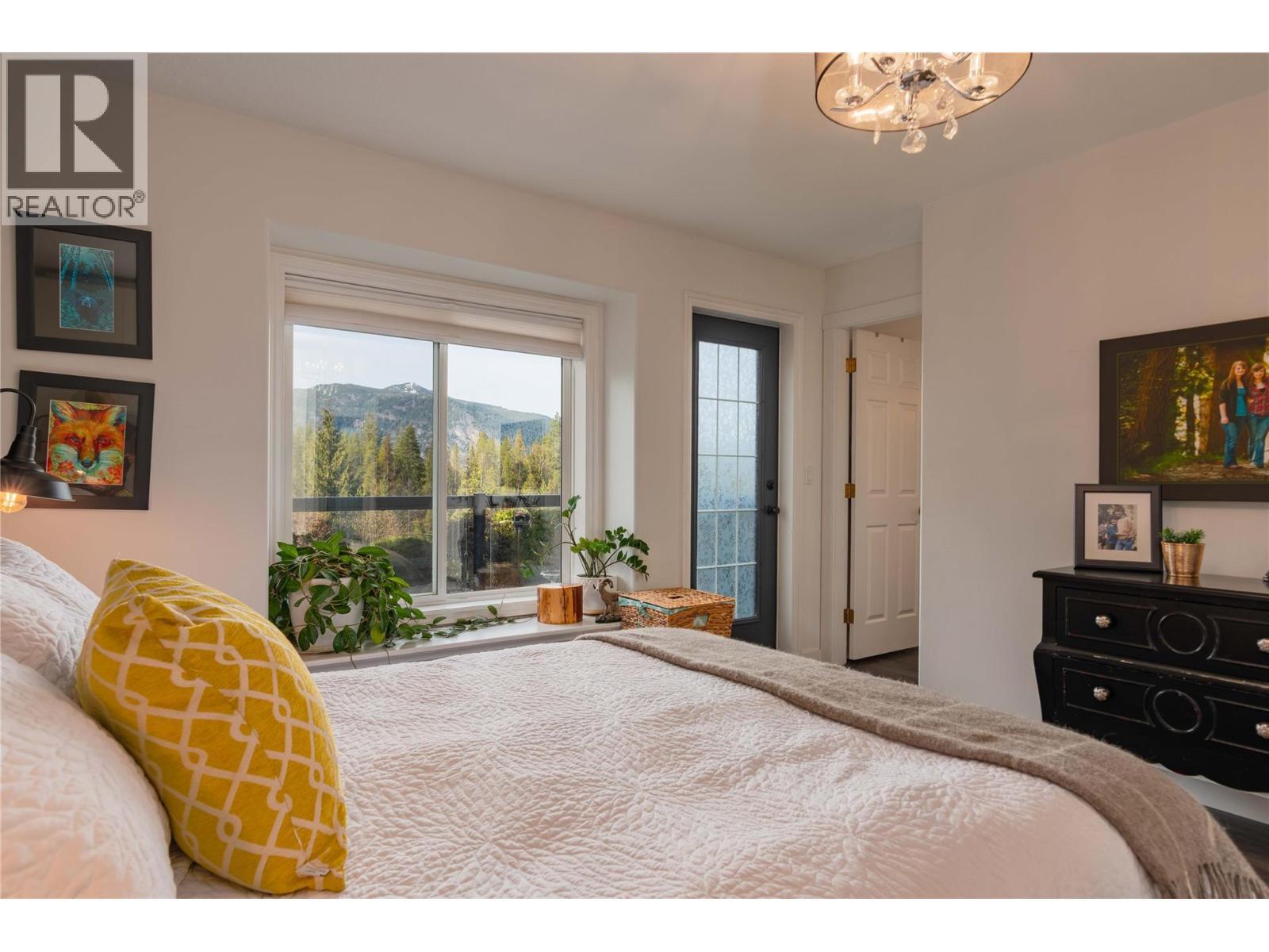 CASTLEGAR, British Columbia, V1N 3Z1, CA, 5 Bedrooms Bedrooms, ,3 BathroomsBathrooms,Residential,For Sale,1918005