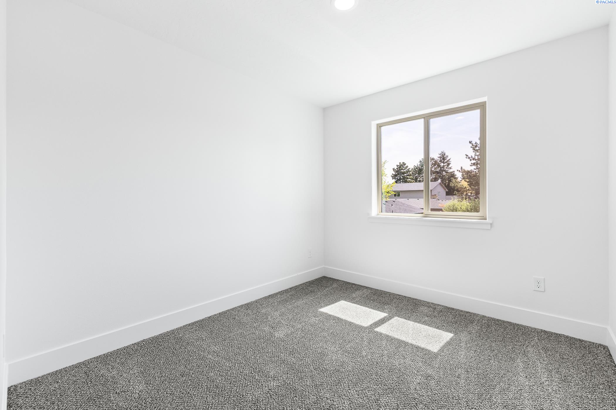Kennewick, Washington, 99337, United States, 6 Bedrooms Bedrooms, ,Residential,For Sale,1796144