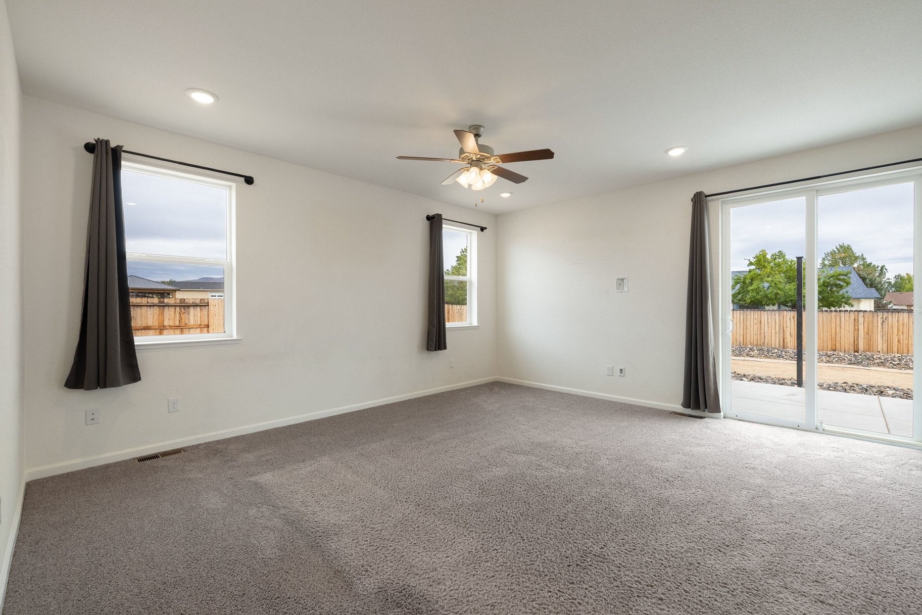  Built in 2020, Room for Everything: RV Parking Meets Big Backyard in Sparks - 物件實景