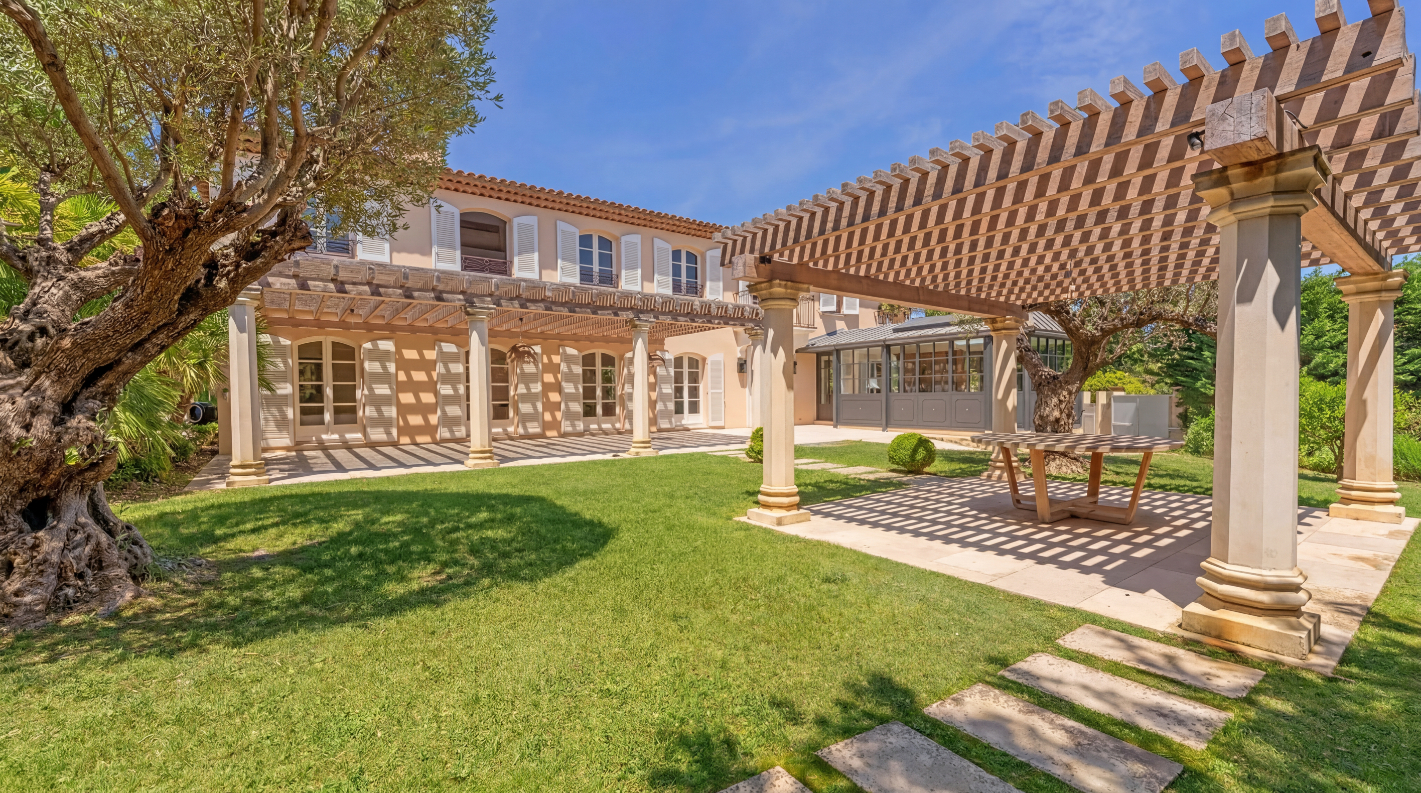  Grimaud villa de charme avec piscine, cinq chambres et grand jardin proche des … - 物件實景