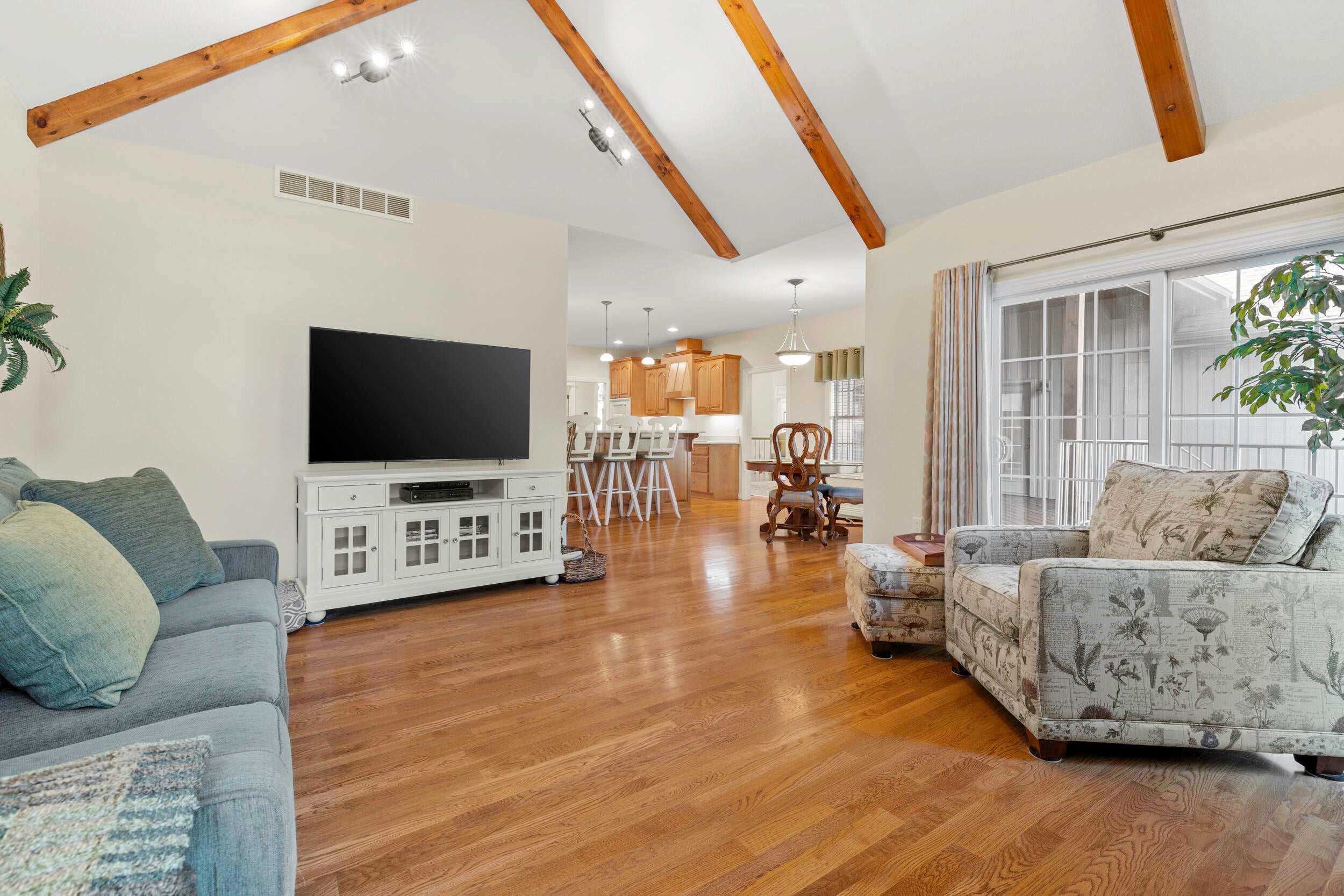 Kimberling City, Missouri, 65686, United States, 5 Bedrooms Bedrooms, ,4 BathroomsBathrooms,Residential,For Sale,1883483