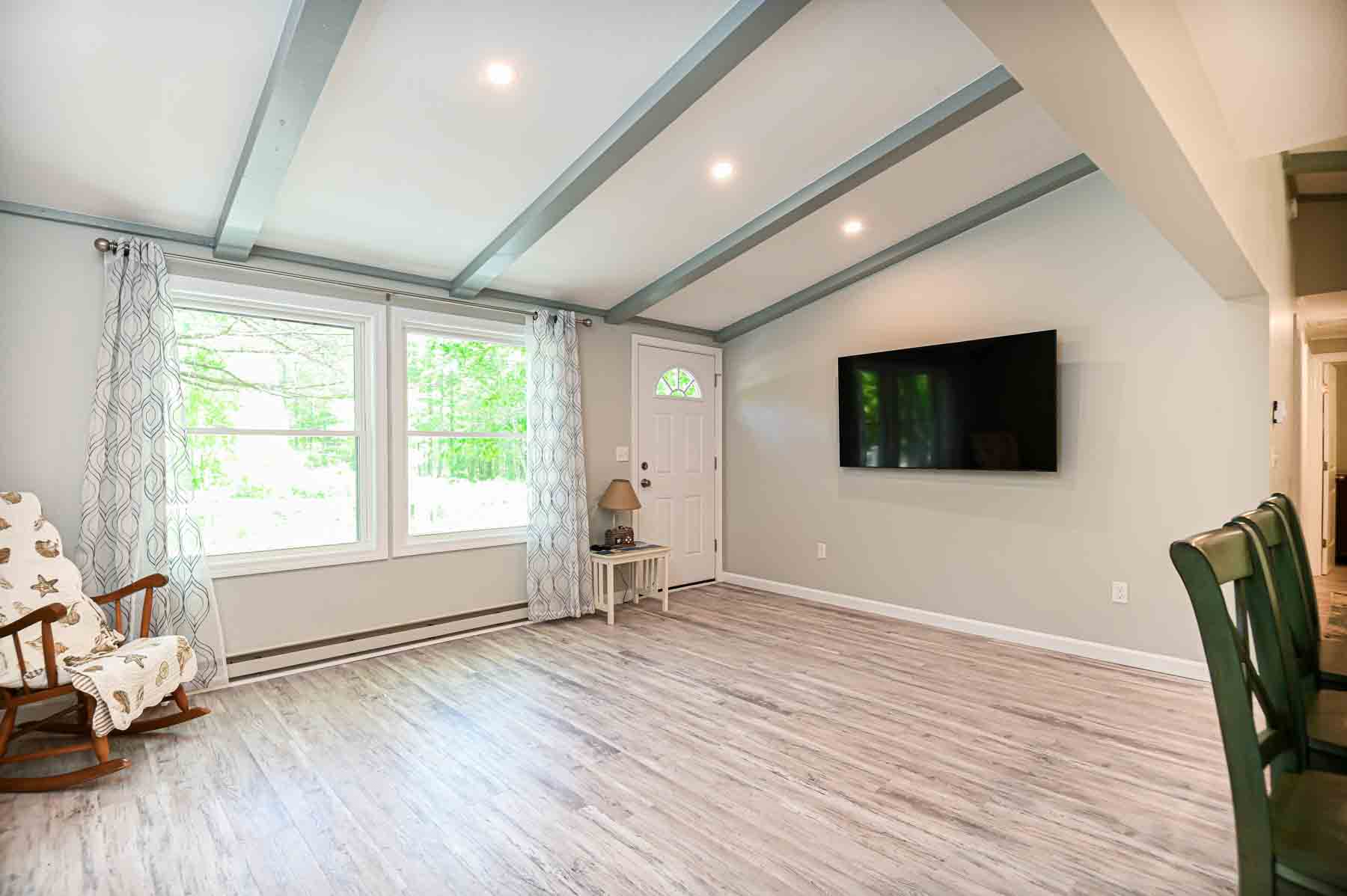 York, Maine, 03909, United States, 3 Bedrooms Bedrooms, ,1 BathroomBathrooms,Residential,For Sale,1965511