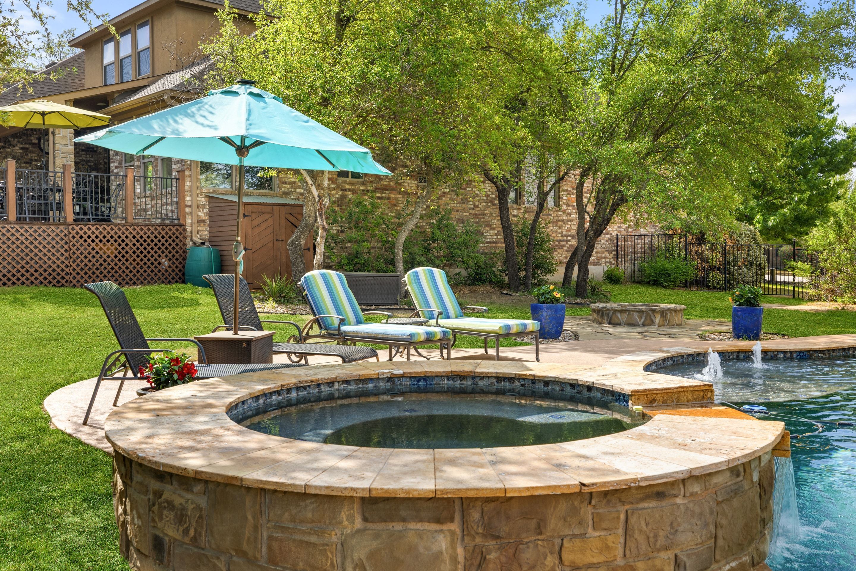  Refined Rocky Creek Living with Private Backyard Oasis - 物件實景