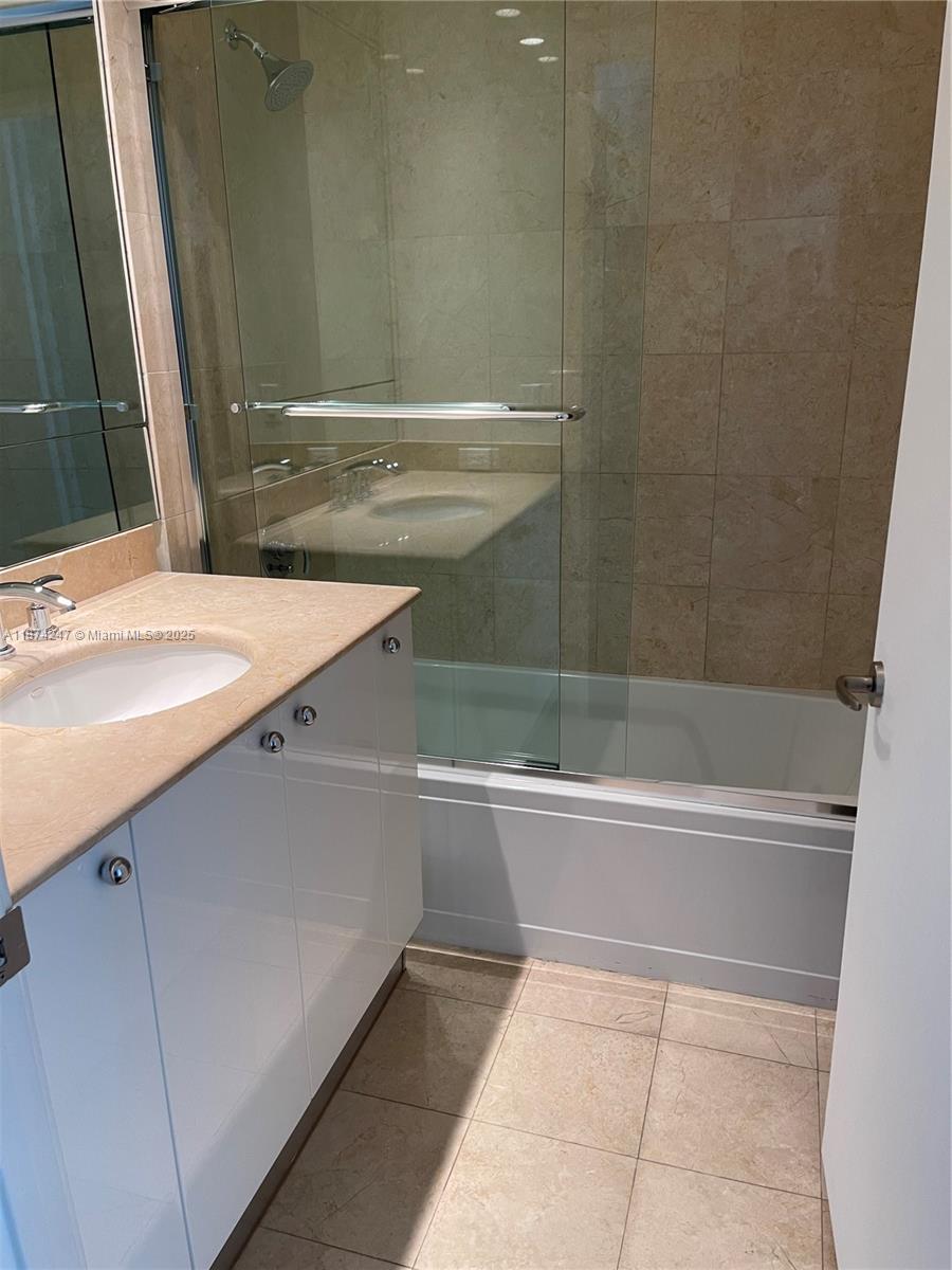 Miami, Florida, 33131, United States, 2 Bedrooms Bedrooms, ,3 BathroomsBathrooms,Residential,For Sale,1942203
