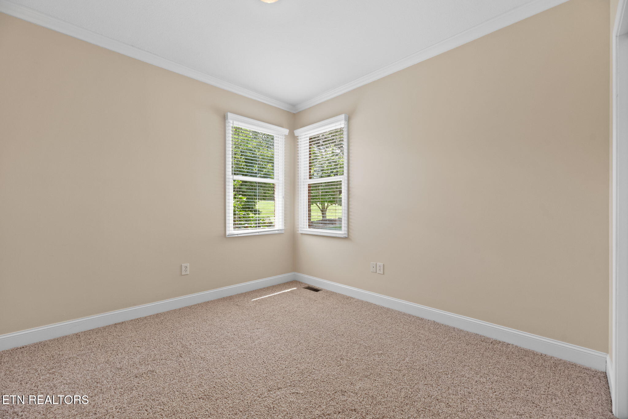 Kingston, Tennessee, 37763, United States, 3 Bedrooms Bedrooms, ,4 BathroomsBathrooms,Residential,For Sale,1885979