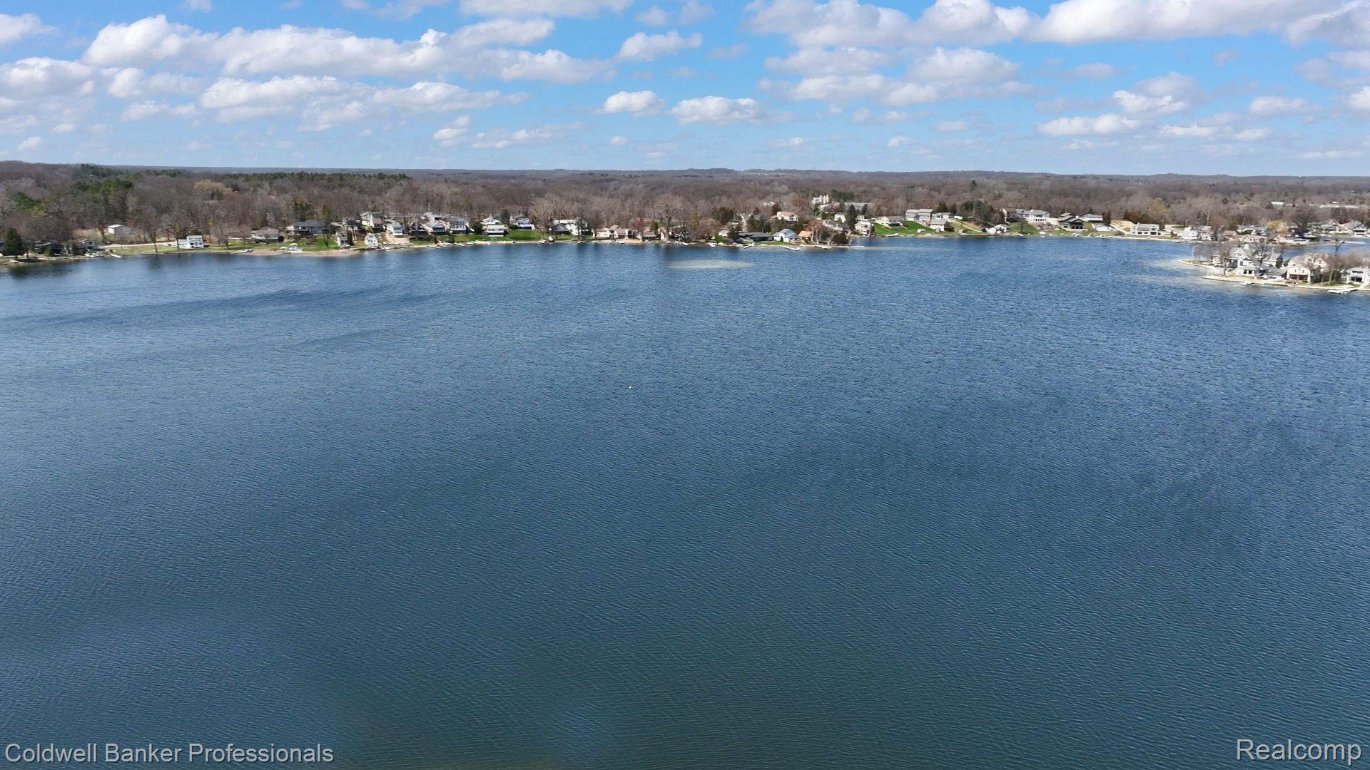 Fenton, Michigan, 48430, United States, 4 Bedrooms Bedrooms, ,5 BathroomsBathrooms,Residential,For Sale,1804653