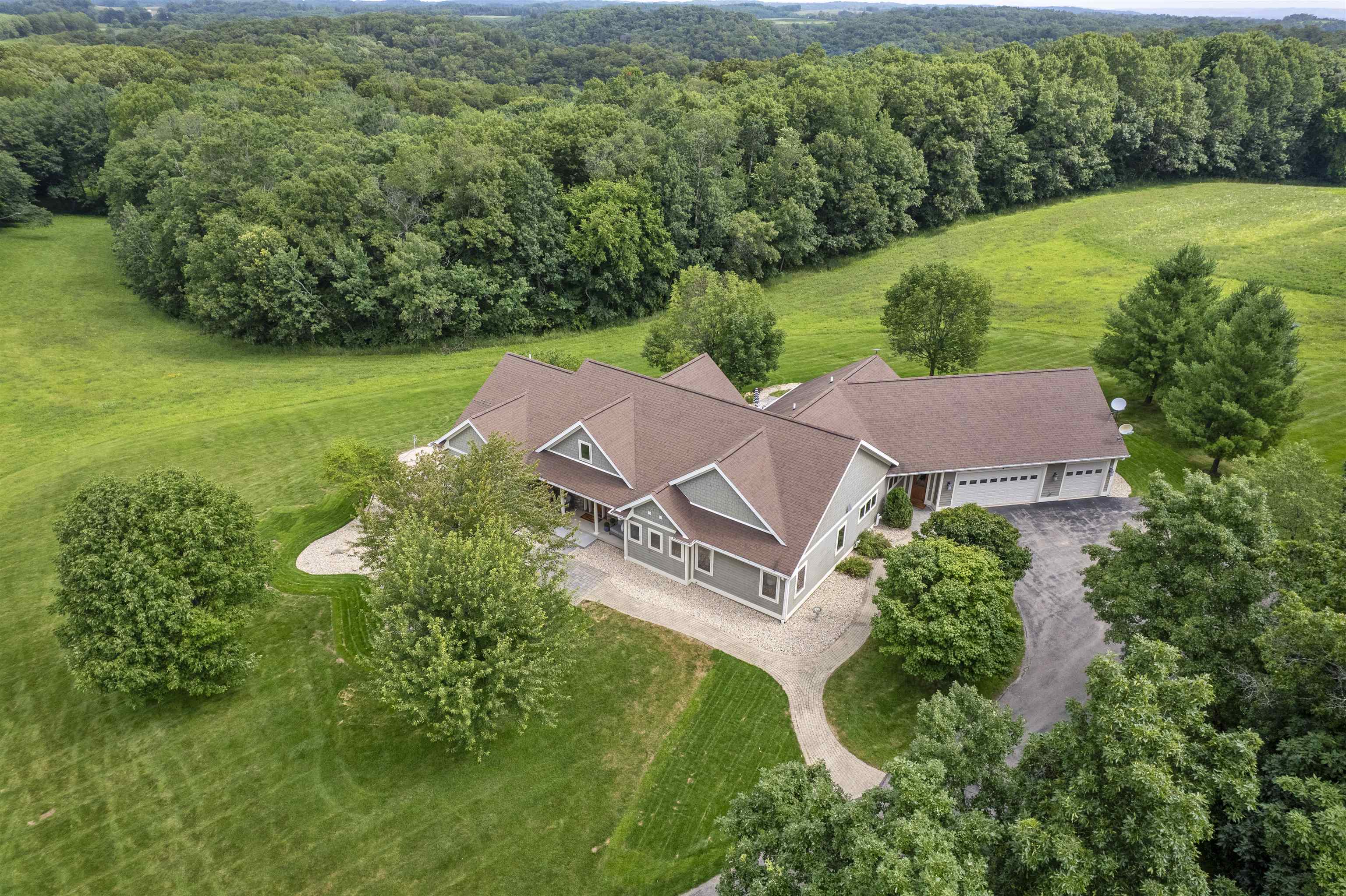 Avoca, Wisconsin, 53506, United States, 3 Bedrooms Bedrooms, ,4 BathroomsBathrooms,Residential,For Sale,1895039