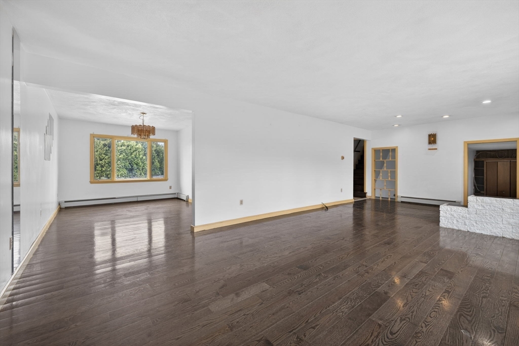 Framingham, Massachusetts, 01702, United States, 5 Bedrooms Bedrooms, ,5 BathroomsBathrooms,Residential,For Sale,2035320