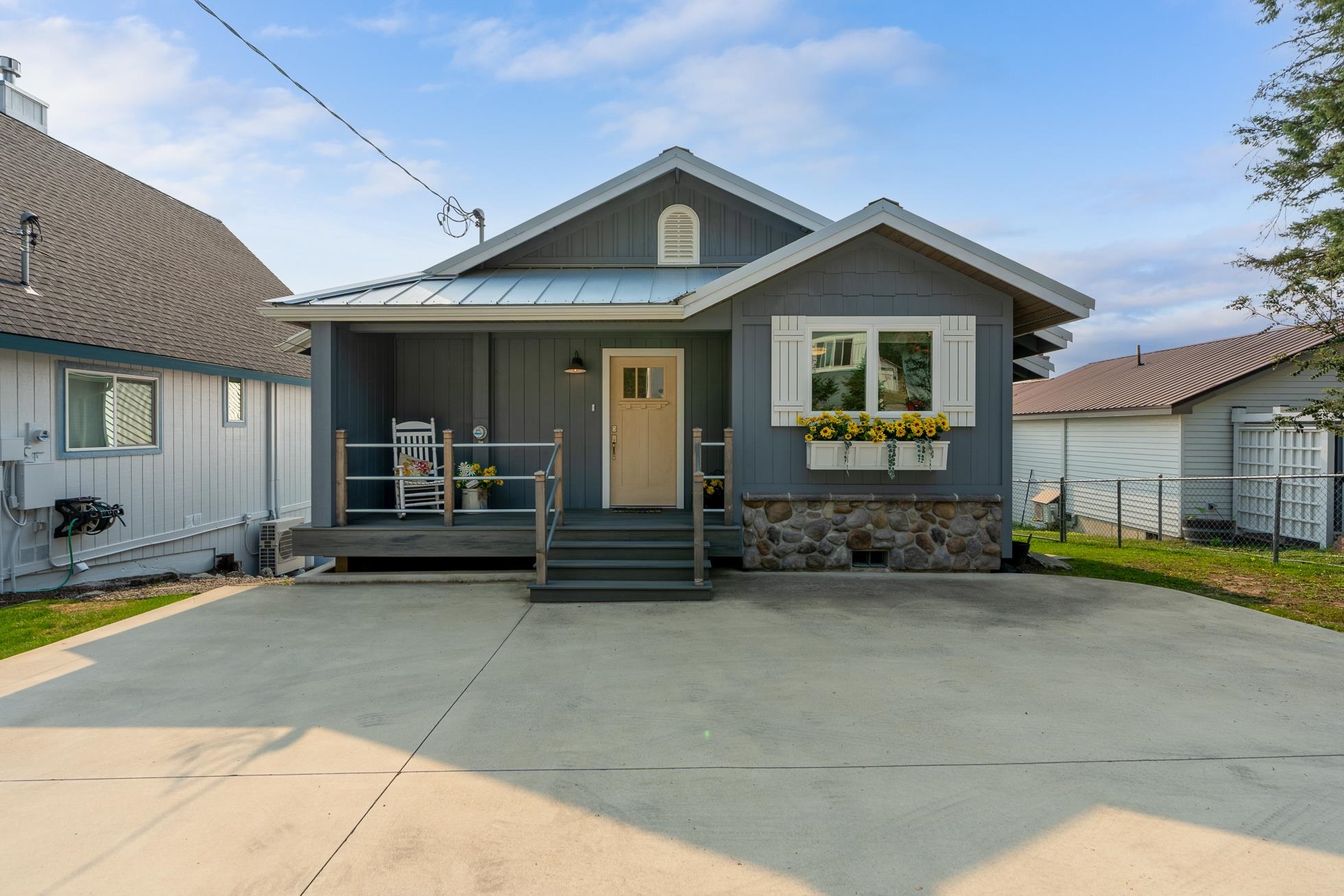 Newport, Washington, 99156, United States, 2 Bedrooms Bedrooms, ,2 BathroomsBathrooms,Residential,For Sale,1937533