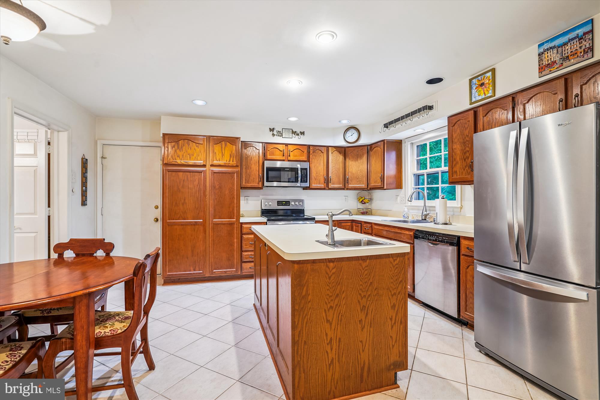 Burke, Virginia, 22015, United States, 5 Bedrooms Bedrooms, ,4 BathroomsBathrooms,Residential,For Sale,1905791