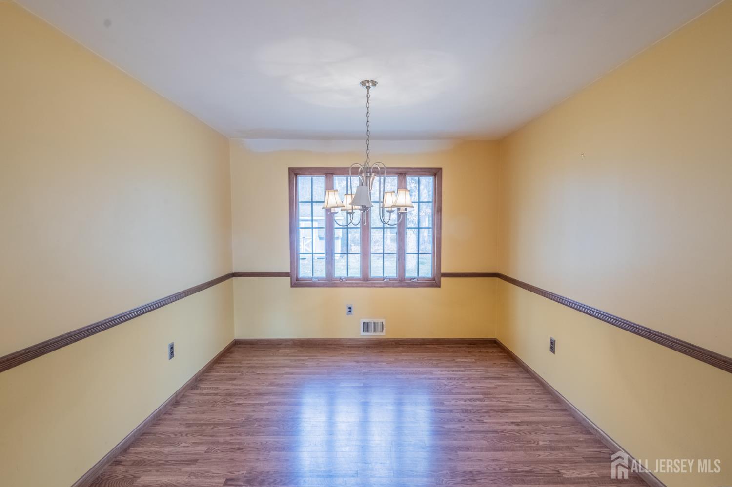 East Brunswick, New Jersey, 08816, United States, 3 Bedrooms Bedrooms, ,2 BathroomsBathrooms,Residential,For Sale,2002265