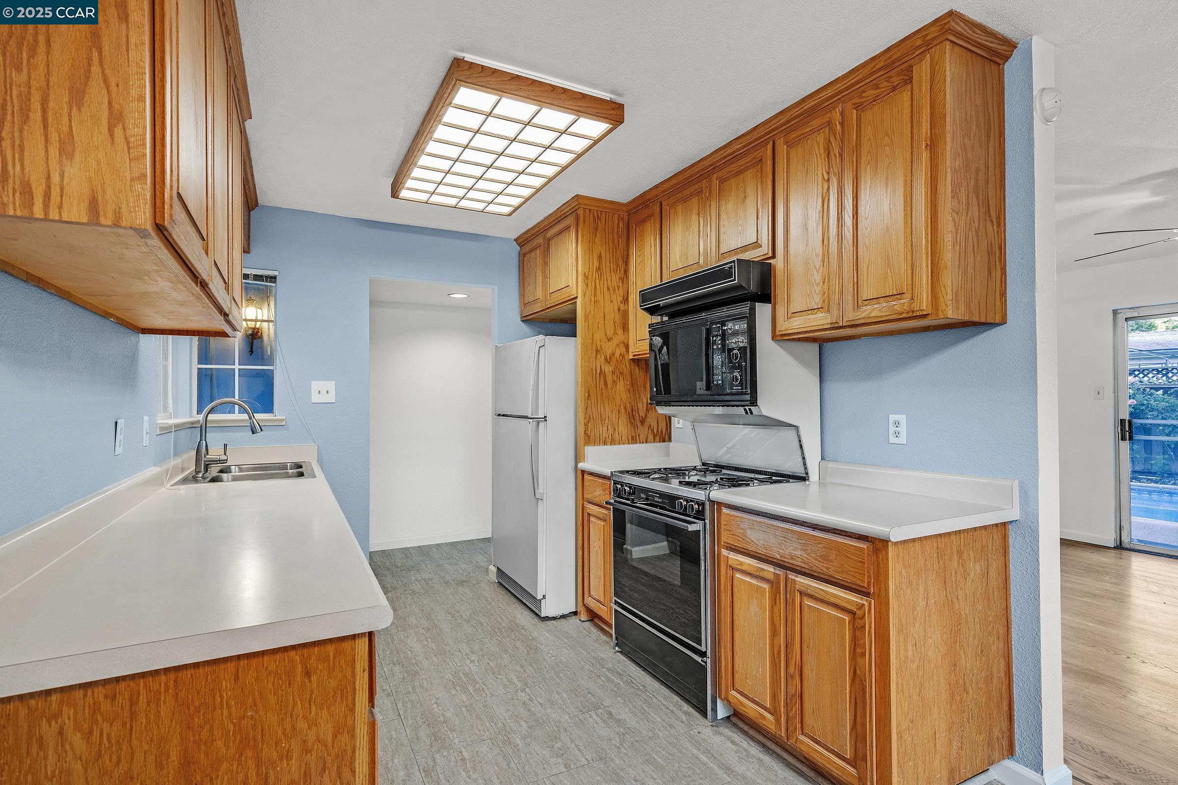 Concord, California, 94520, United States, 3 Bedrooms Bedrooms, ,2 BathroomsBathrooms,Residential,For Sale,1988919