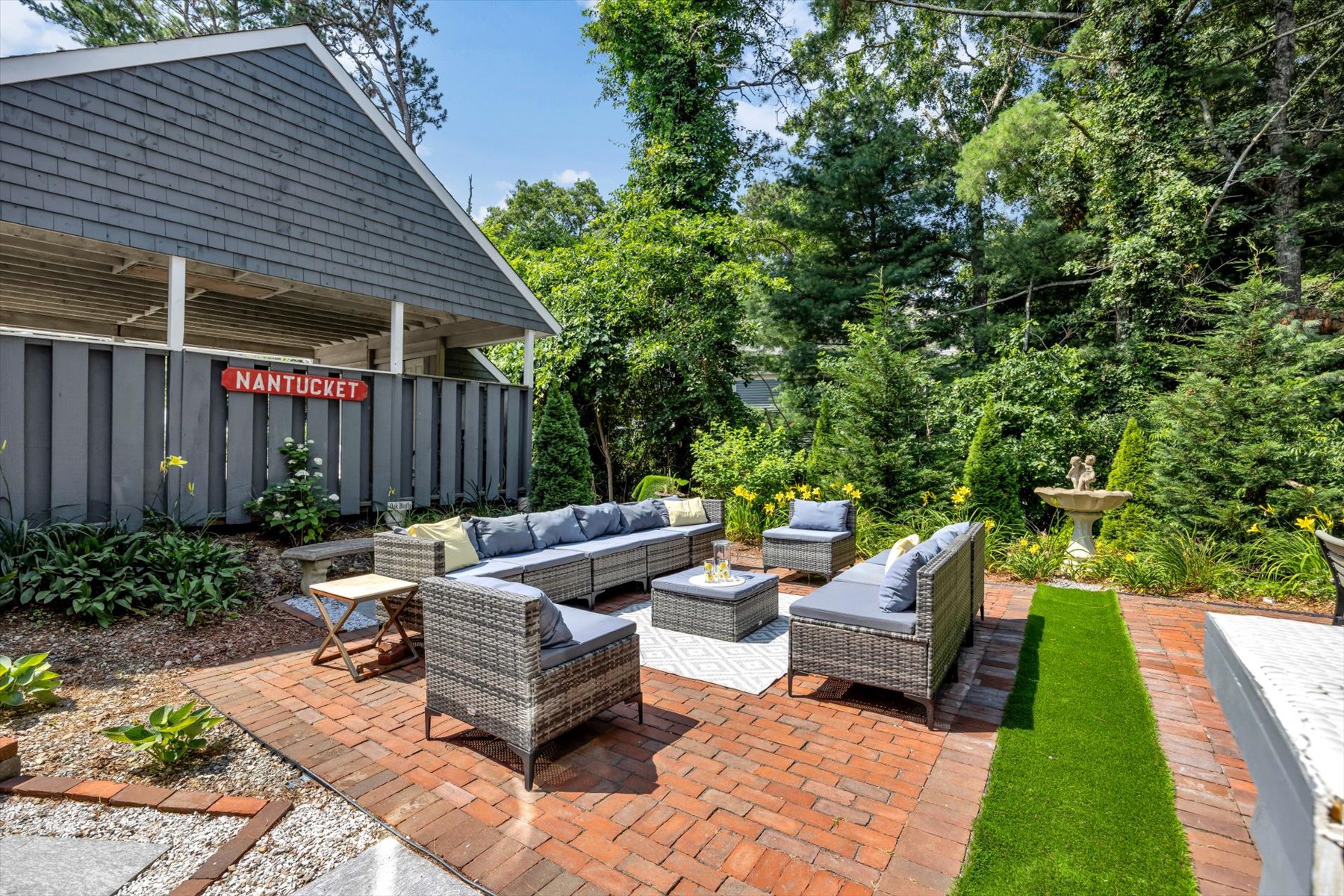  Beautifully Remodeled Cape Style Home - 物件實景