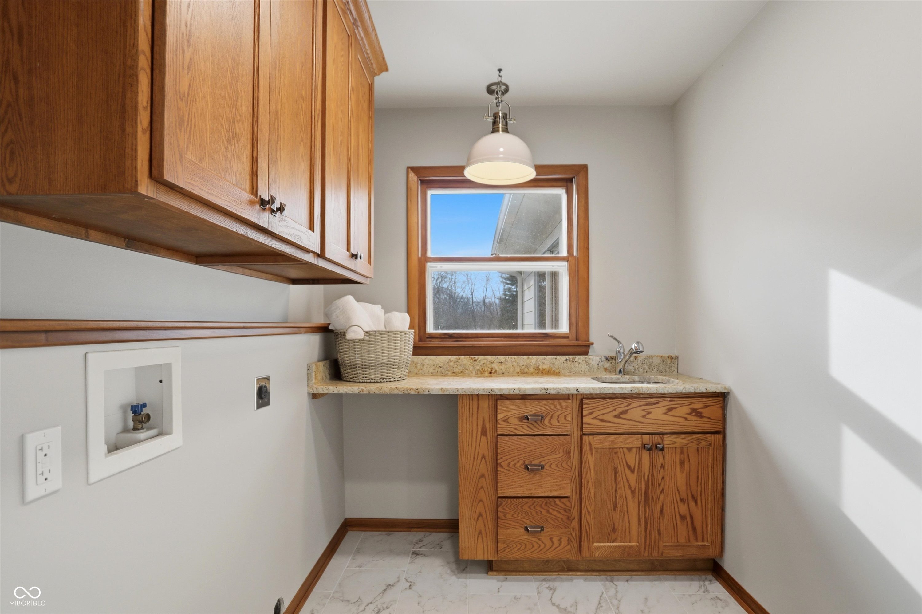 Zionsville, Indiana, 46077, United States, 3 Bedrooms Bedrooms, ,2 BathroomsBathrooms,Residential,For Sale,2008778