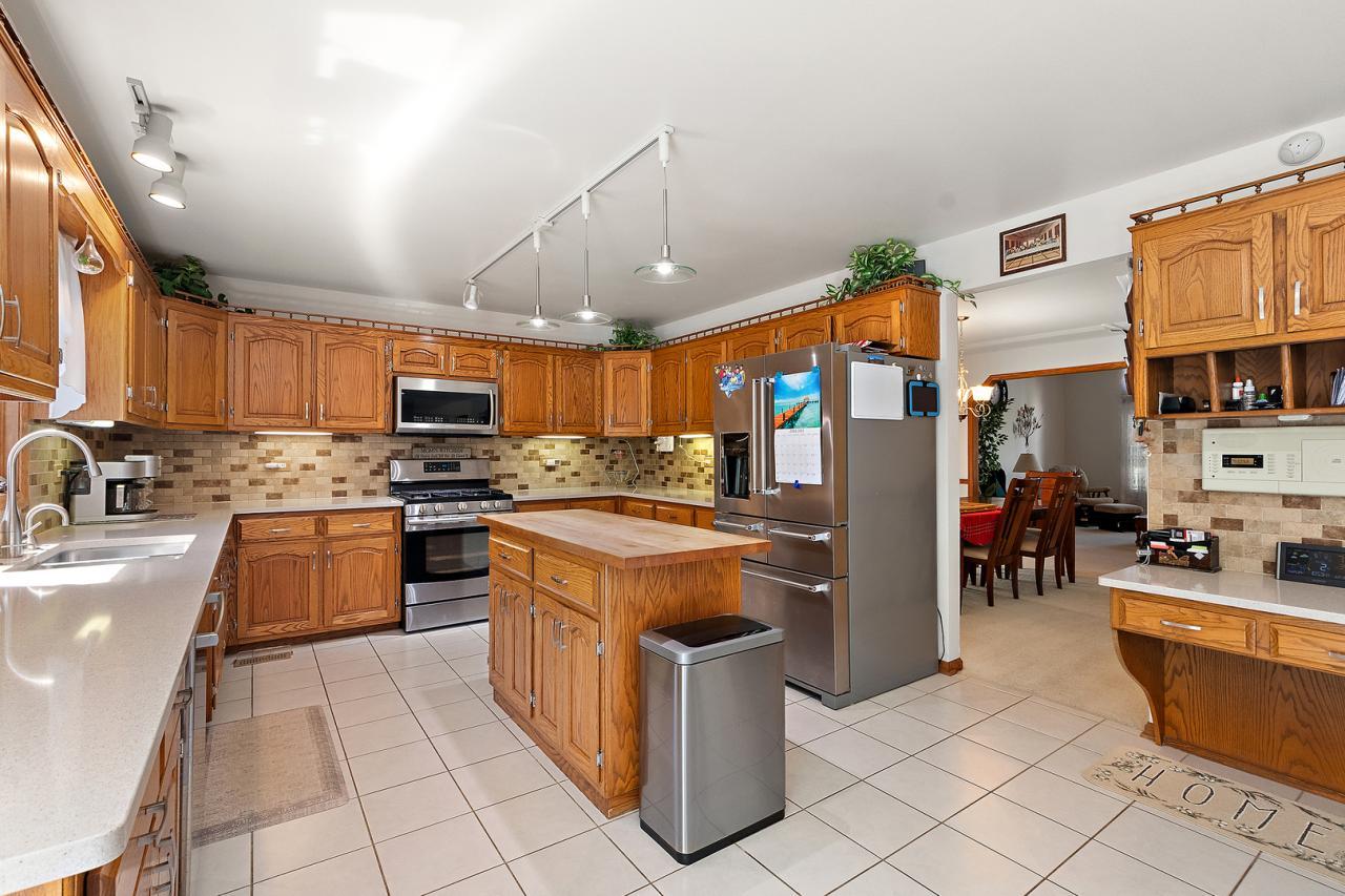 17815 Iroquois, Tinley Park, Illinois, 60477, United States, 5 Bedrooms Bedrooms, ,4 BathroomsBathrooms,Residential,For Sale,17815 Iroquois,1635581