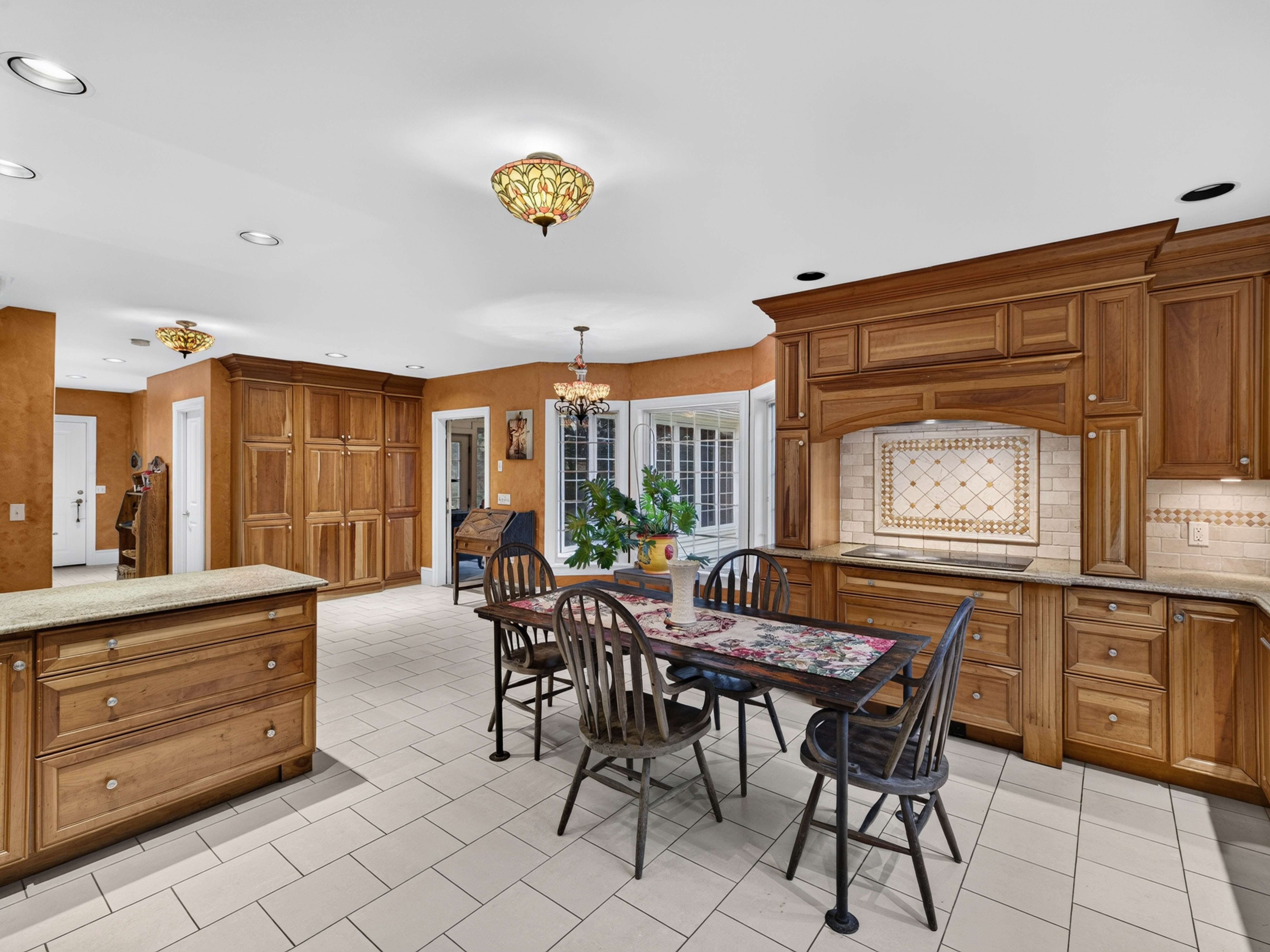  Gracious Stonington Colonial - 物件實景