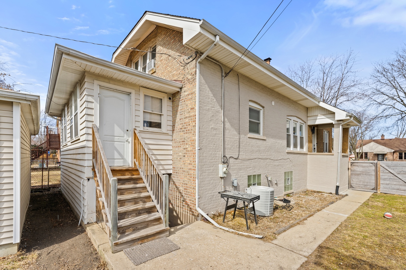 Brookfield, Illinois, 60513, United States, 5 Bedrooms Bedrooms, ,3 BathroomsBathrooms,Residential,For Sale,1989512