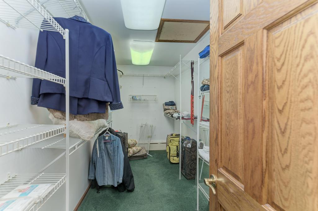 Keeneyville, Illinois, 60172, United States, 4 Bedrooms Bedrooms, ,4 BathroomsBathrooms,Residential,For Sale,1995437