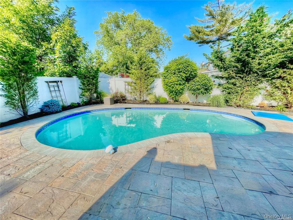 Oceanside, New York, 11572, United States, 3 Bedrooms Bedrooms, ,3 BathroomsBathrooms,Residential,For Sale,1995607