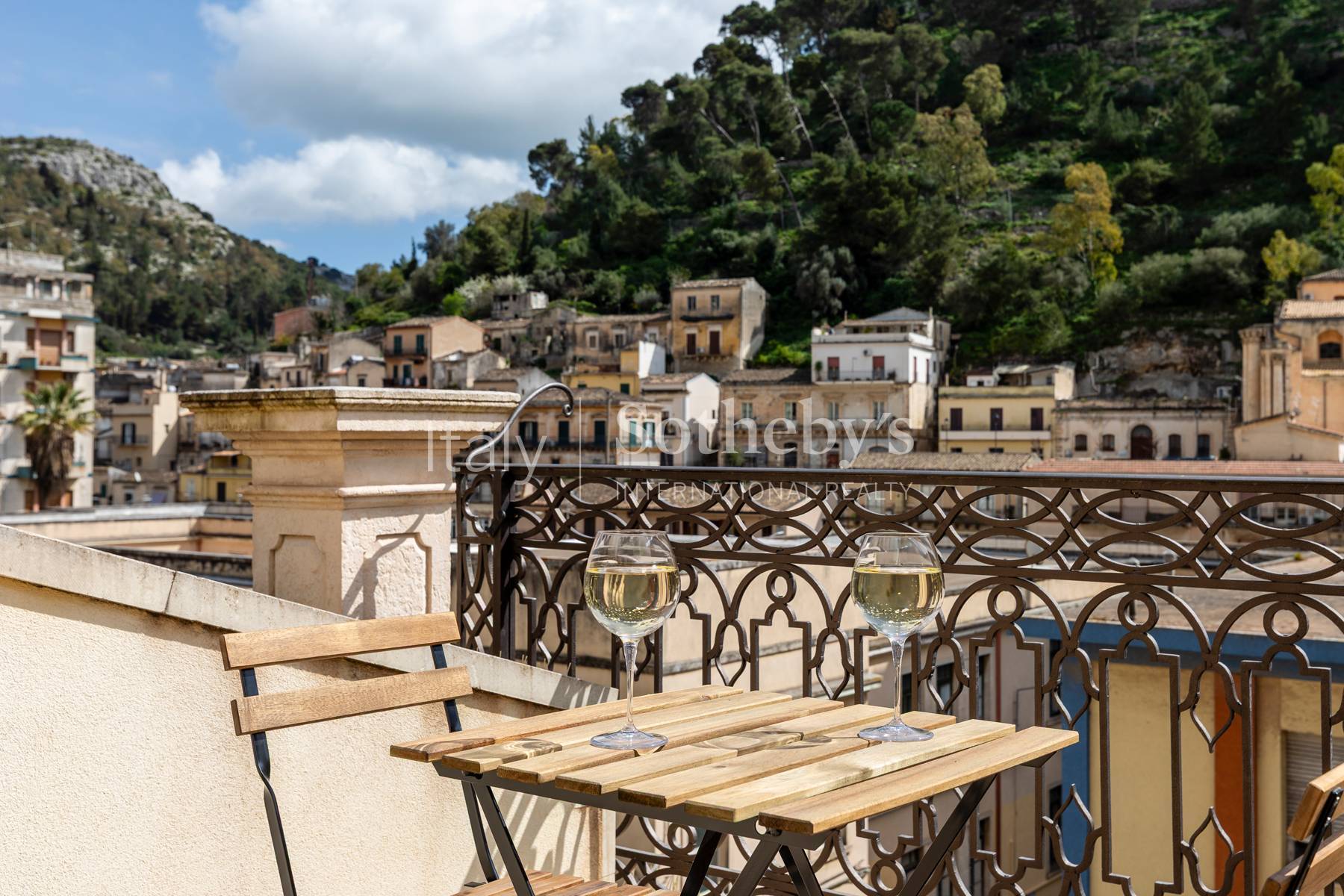  A renovated building with terraces in the historic centre - 物件實景