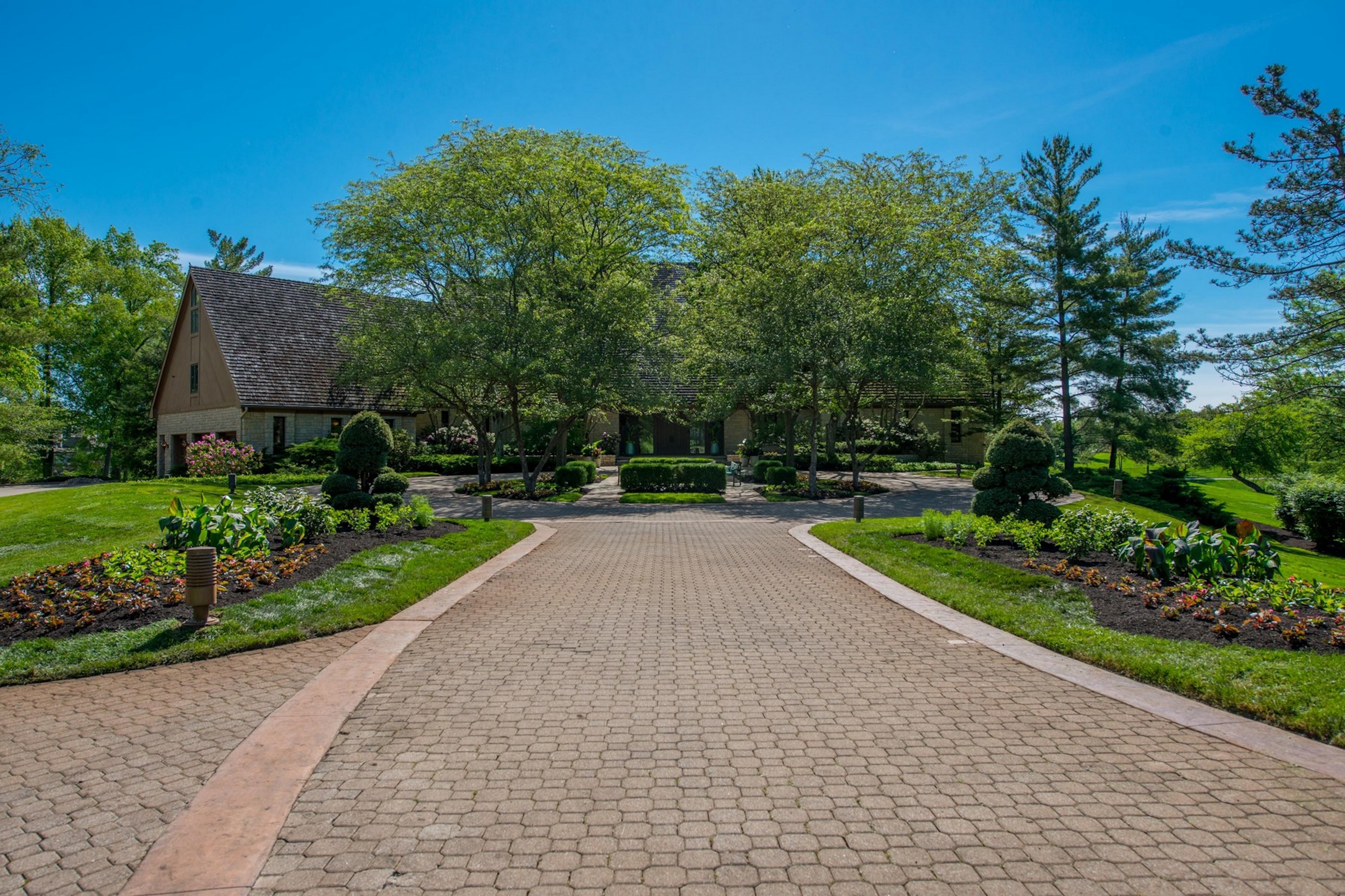  8455 Dunsinane Drive - 物件實景