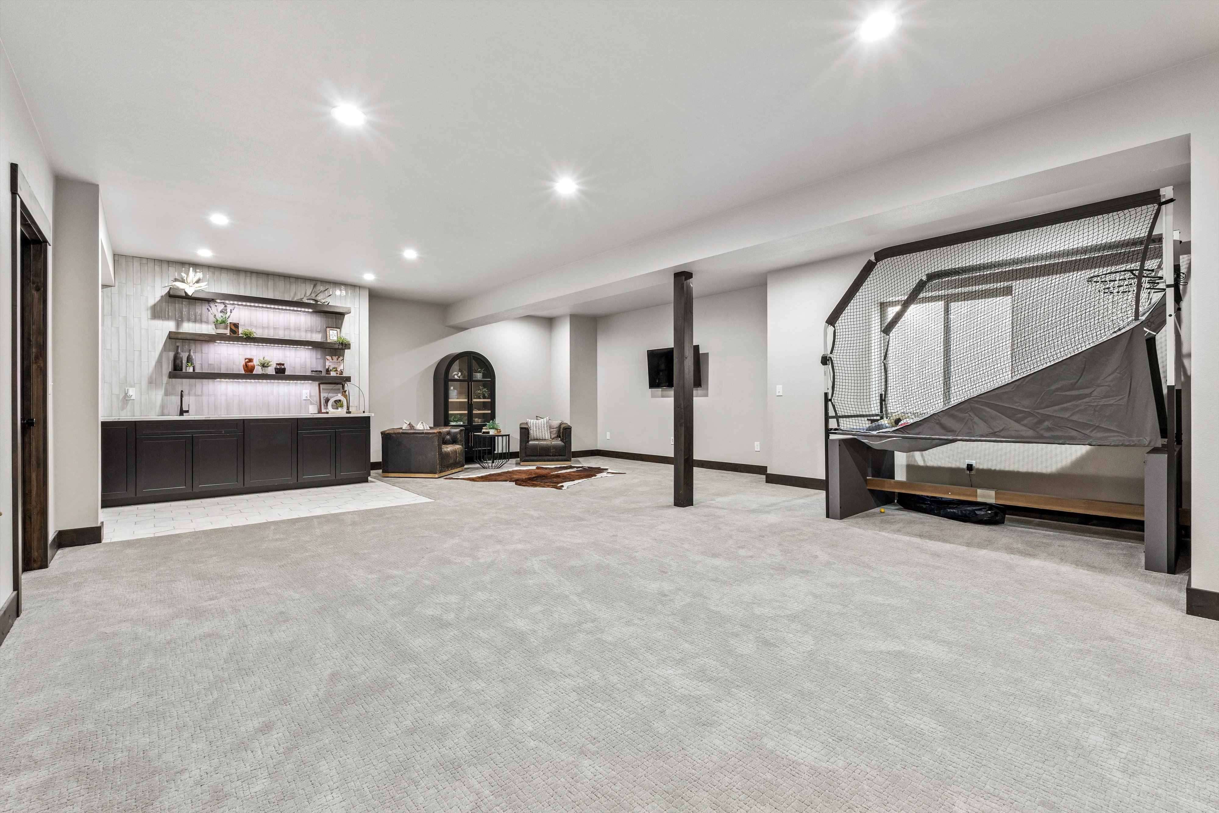  Discover Redefined Living in this Beautifully Designed Home - 物件實景