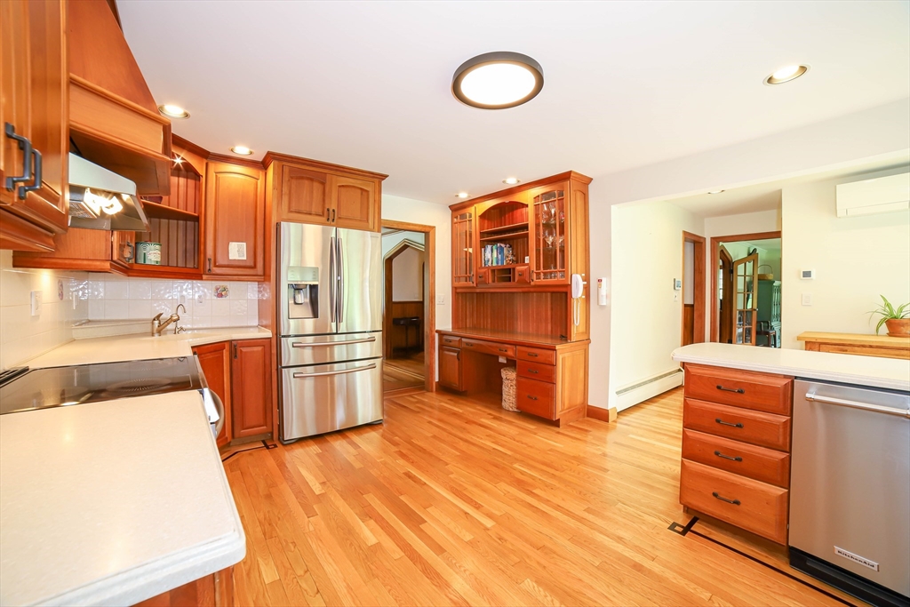 Worcester, Massachusetts, 01609, United States, 5 Bedrooms Bedrooms, ,4 BathroomsBathrooms,Residential,For Sale,1907639