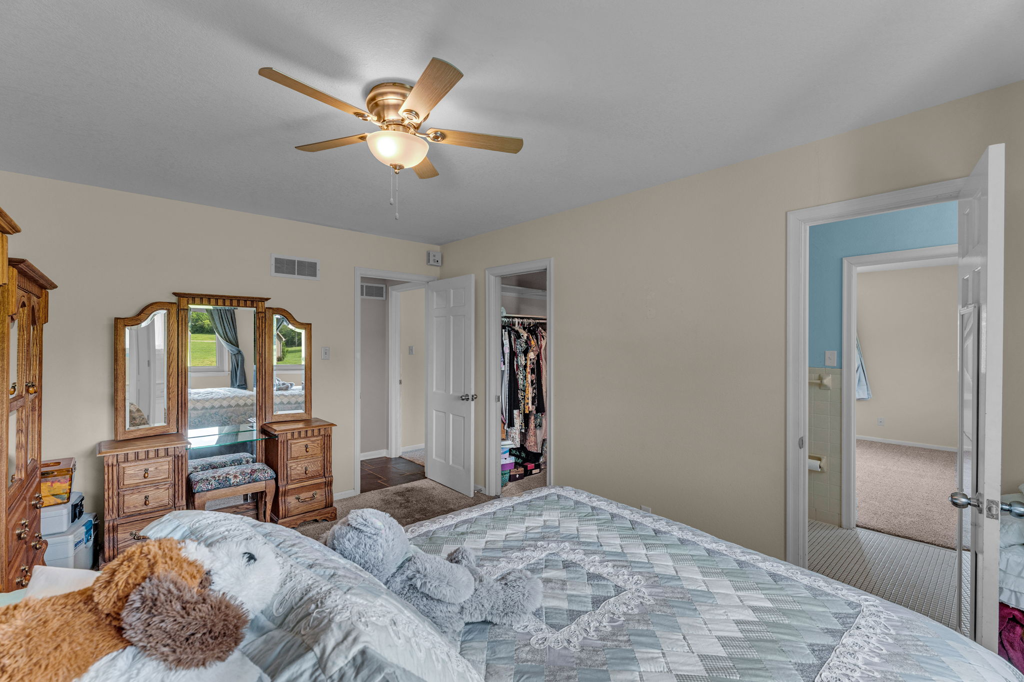 Topeka, Kansas, 66615, United States, 4 Bedrooms Bedrooms, ,8 BathroomsBathrooms,Residential,For Sale,1848877