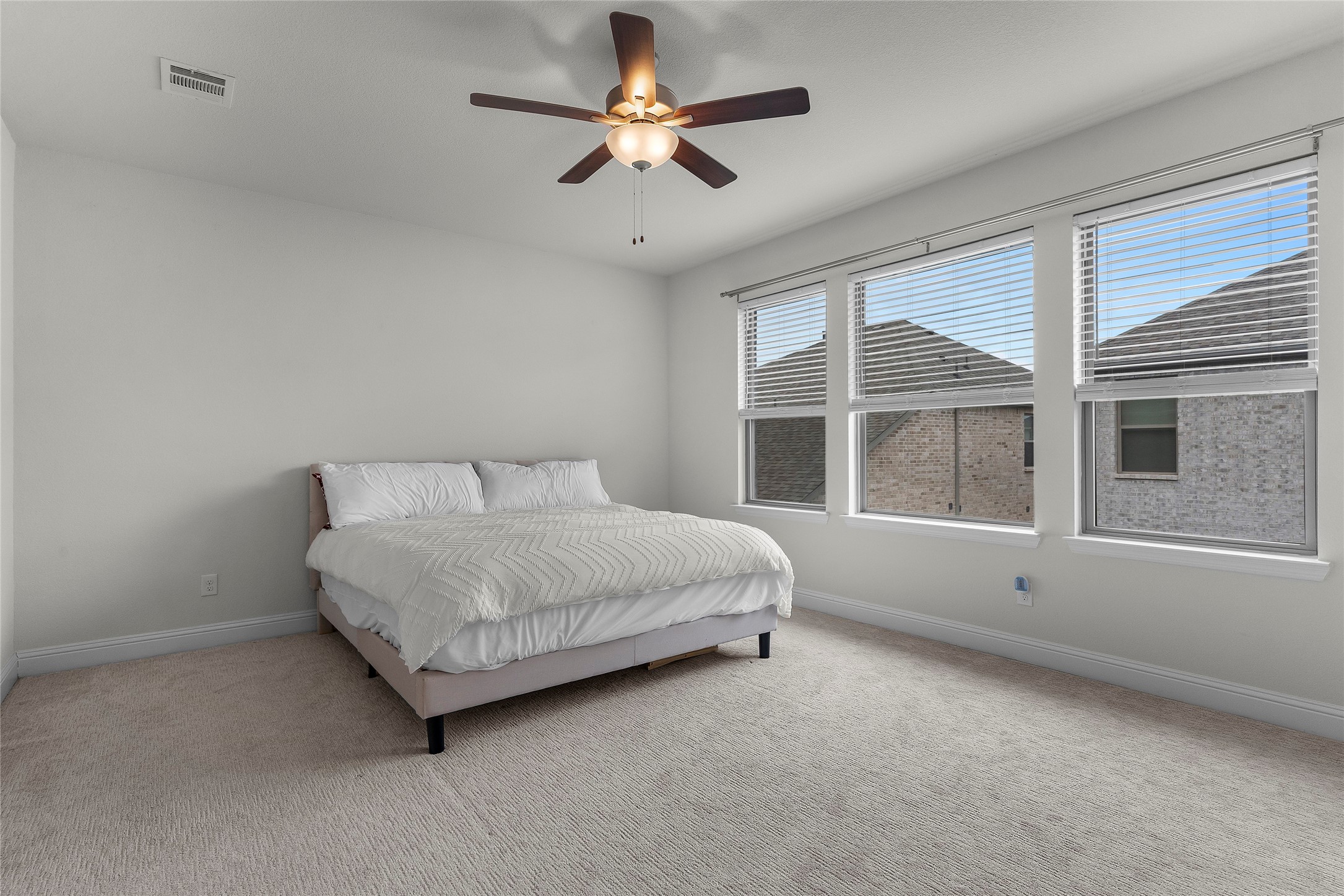 Carrollton, Texas, 75010, United States, 4 Bedrooms Bedrooms, ,3 BathroomsBathrooms,Residential,For Sale,1941049