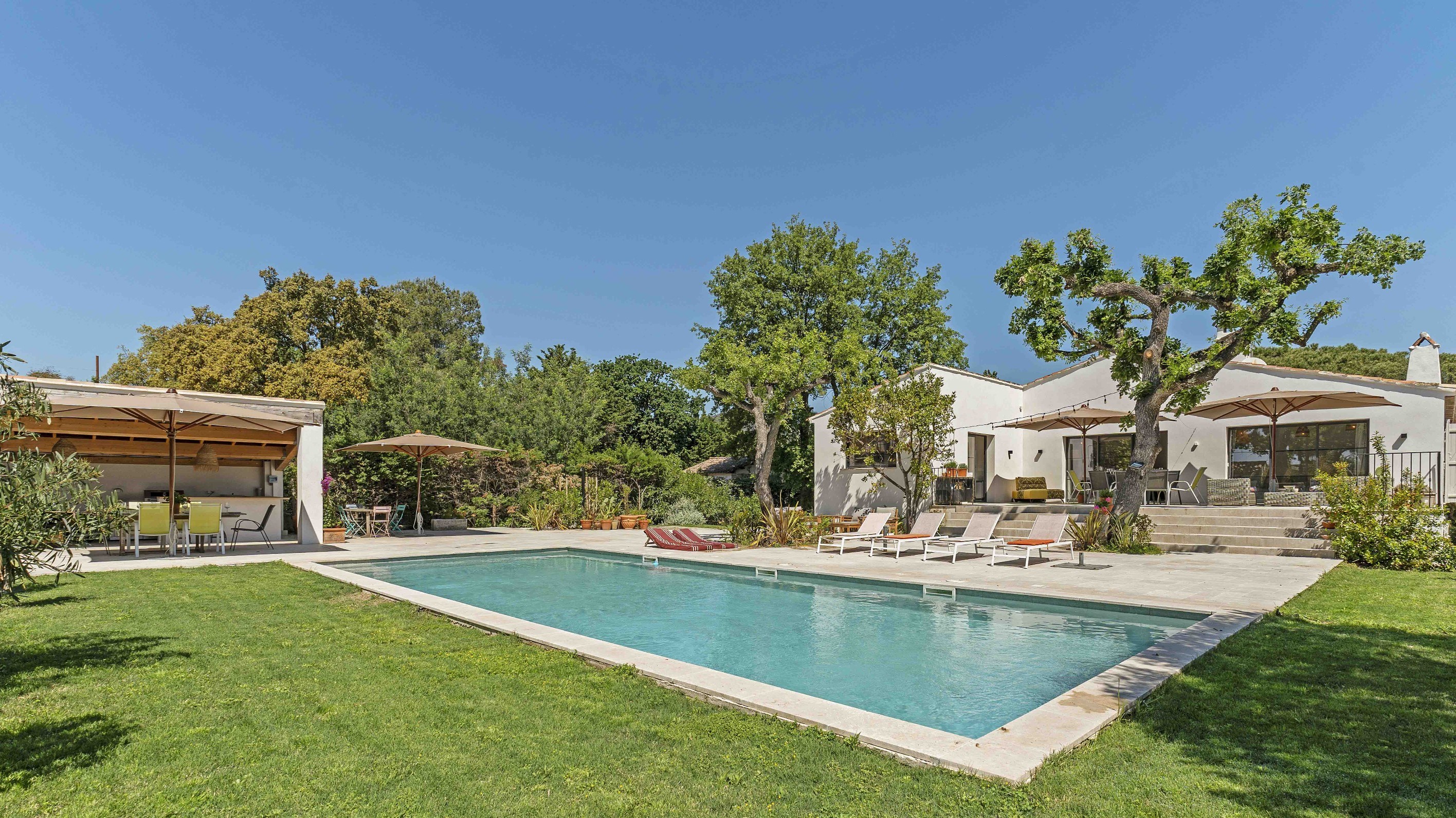  Gulf of Saint Tropez, renovated 300 sqm villa with six en suite bedrooms and po… - 物件實景