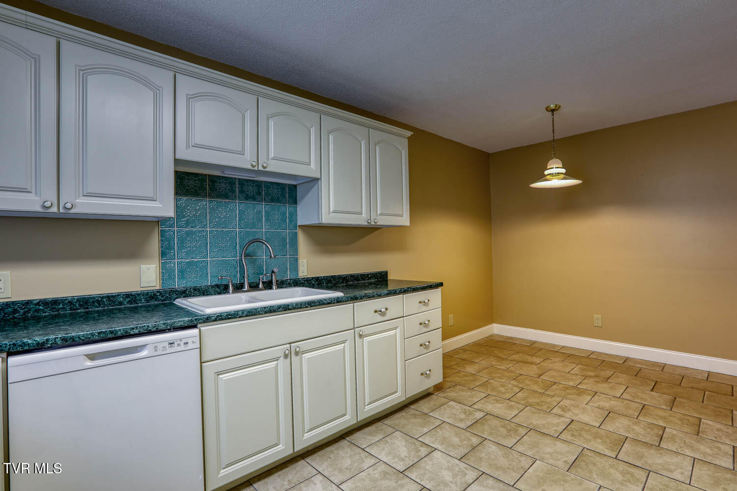 Rogersville, Tennessee, 37857, United States, 4 Bedrooms Bedrooms, ,4 BathroomsBathrooms,Residential,For Sale,2042868
