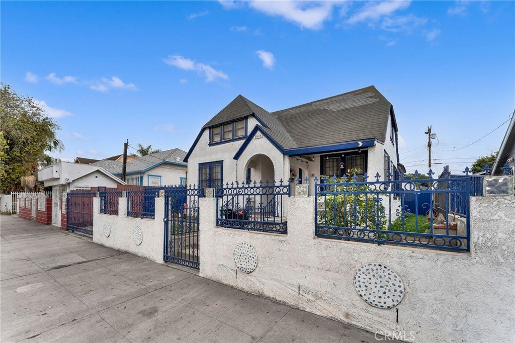 Los Angeles, California, 90044, United States, 3 Bedrooms Bedrooms, ,2 BathroomsBathrooms,Residential,For Sale,1931570