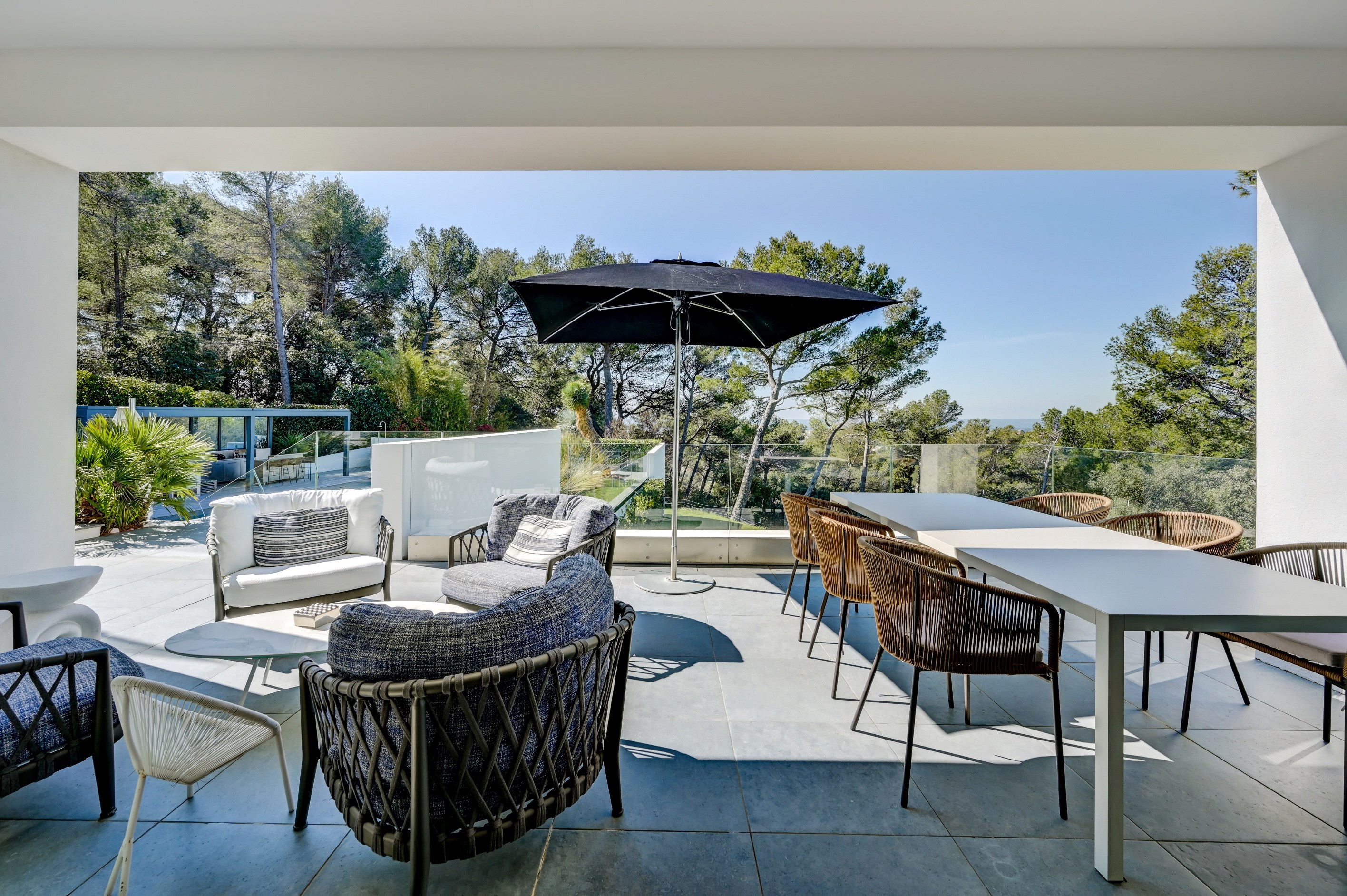  Les Pinchinats — Contemporary Property in a Dominant Position on 7,000 sqm with… - 物件實景
