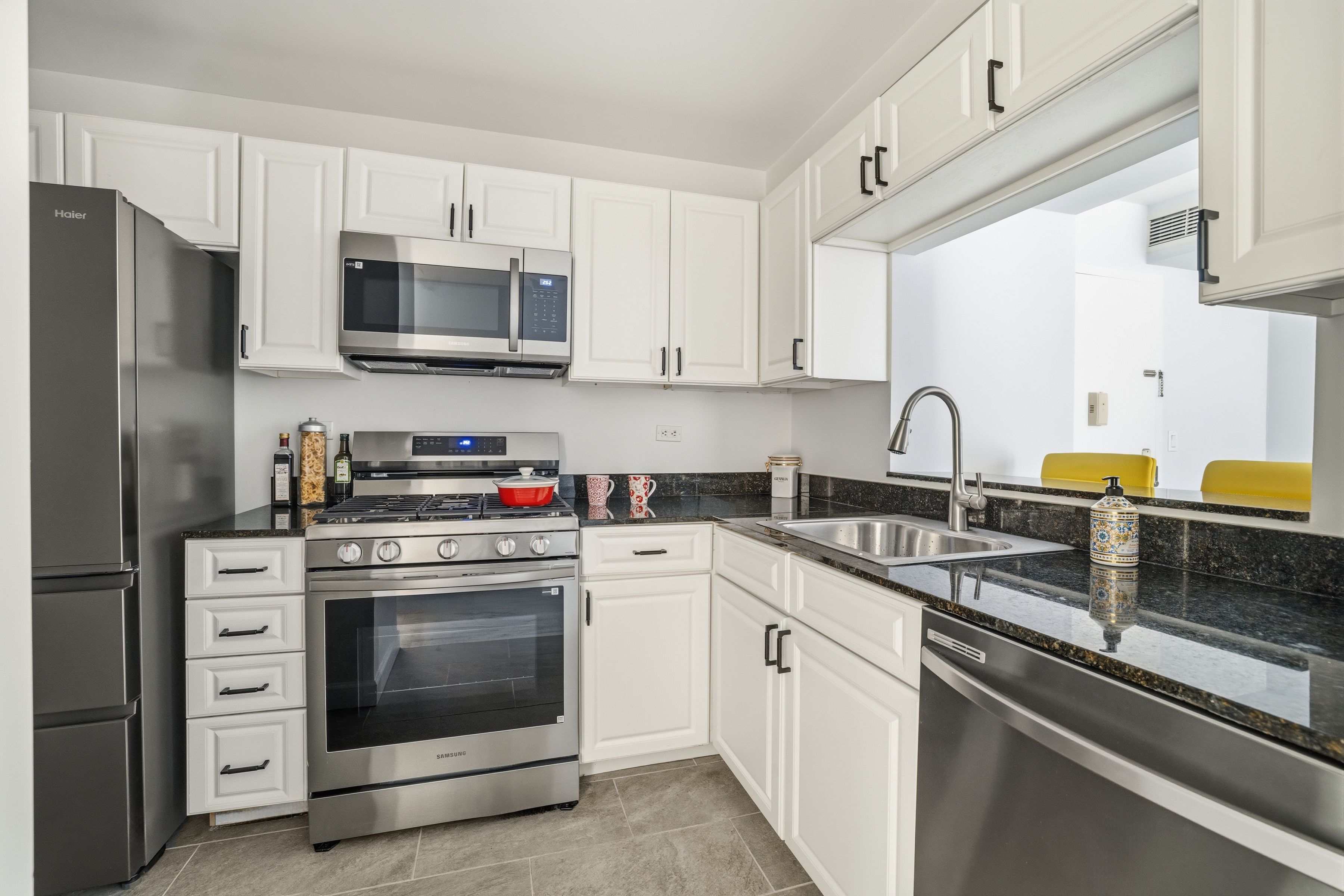  2 Bedroom / 2 Bath Full Service Condo - 物件實景