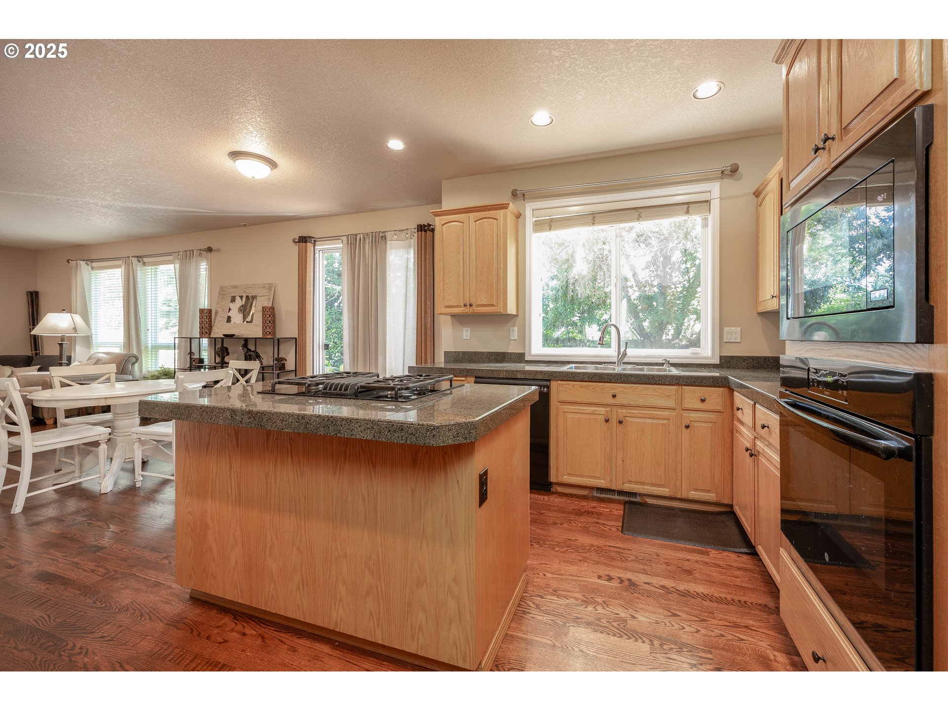 Portland, Oregon, 97229, United States, 4 Bedrooms Bedrooms, ,2 BathroomsBathrooms,Residential,For Sale,1877425