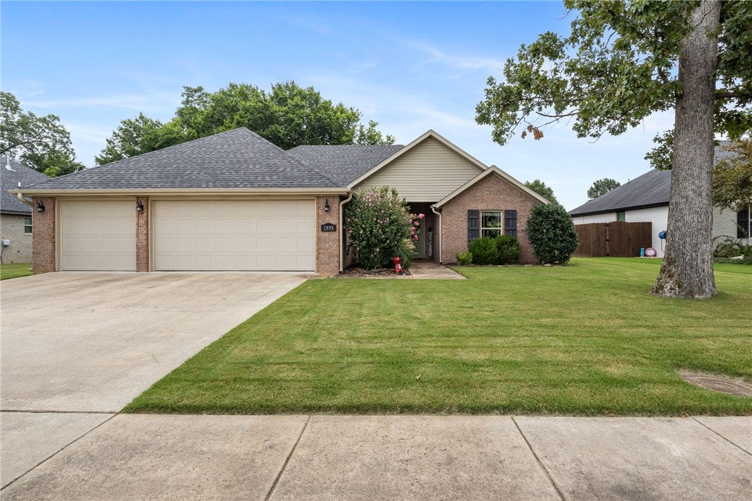 Harding Pl, Fayetteville, AR 72701