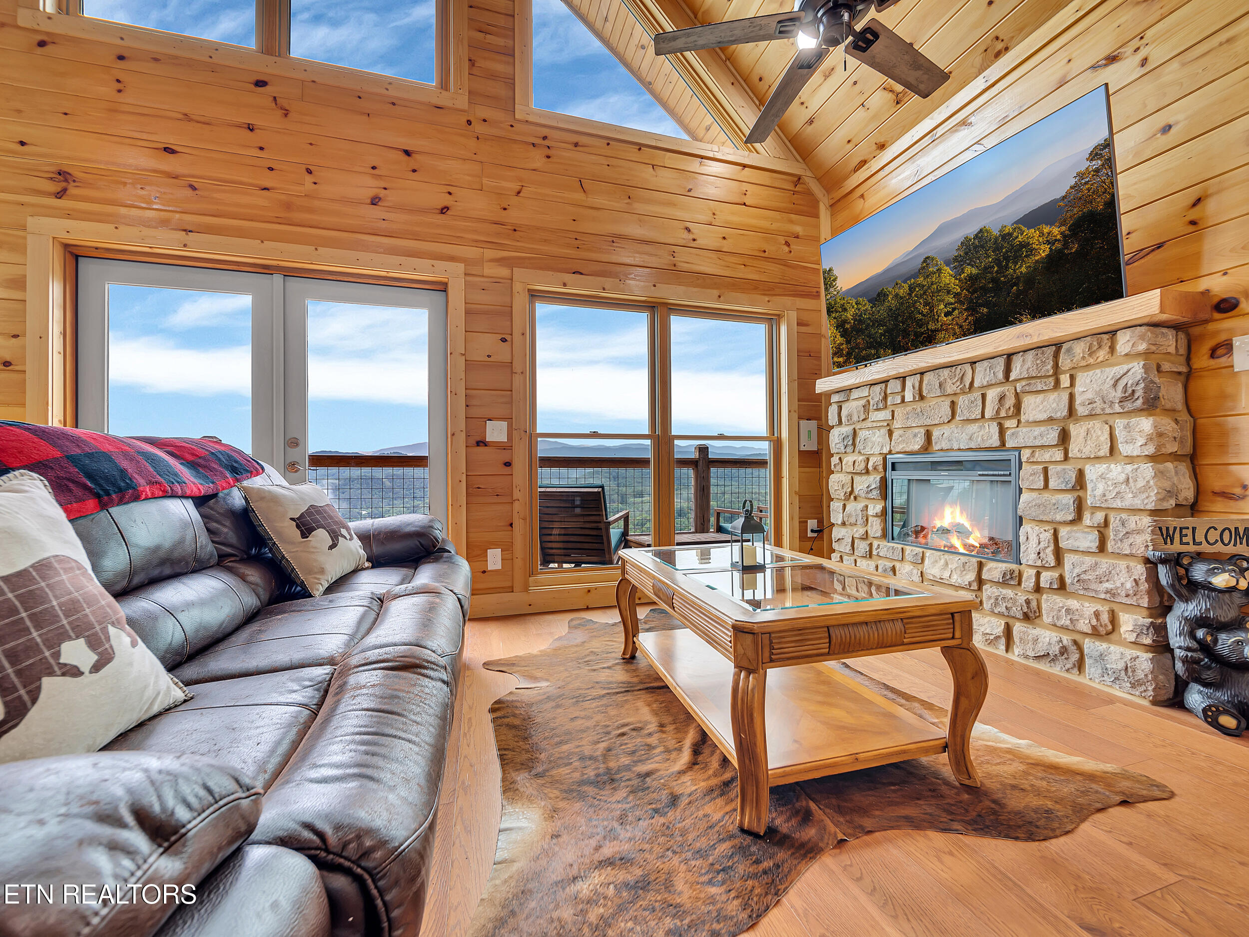 Sevierville, Tennessee, 37876, United States, 3 Bedrooms Bedrooms, ,4 BathroomsBathrooms,Residential,For Sale,1938196