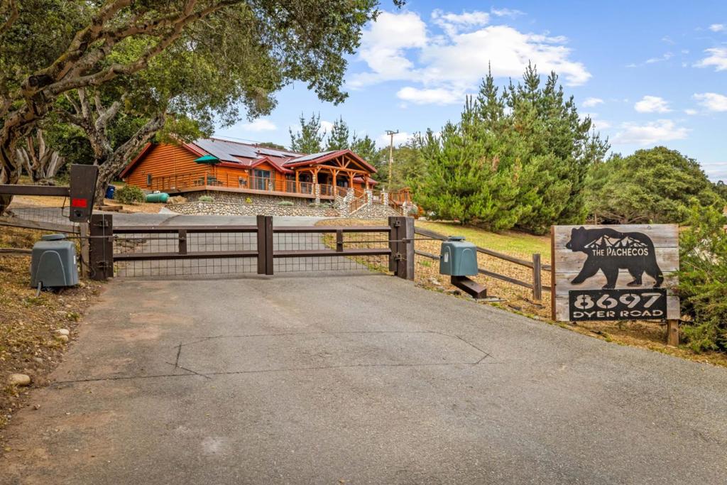 Salinas, California, 93907, United States, 3 Bedrooms Bedrooms, ,4 BathroomsBathrooms,Residential,For Sale,1974769