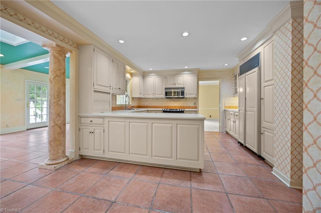 High Point, North Carolina, 27262, United States, 5 Bedrooms Bedrooms, ,4 BathroomsBathrooms,Residential,For Sale,1925566