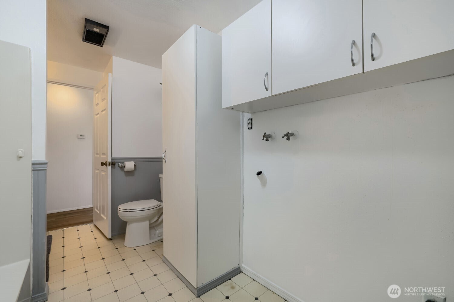 Everett, Washington, 98208, United States, 3 Bedrooms Bedrooms, ,1 BathroomBathrooms,Residential,For Sale,2036475