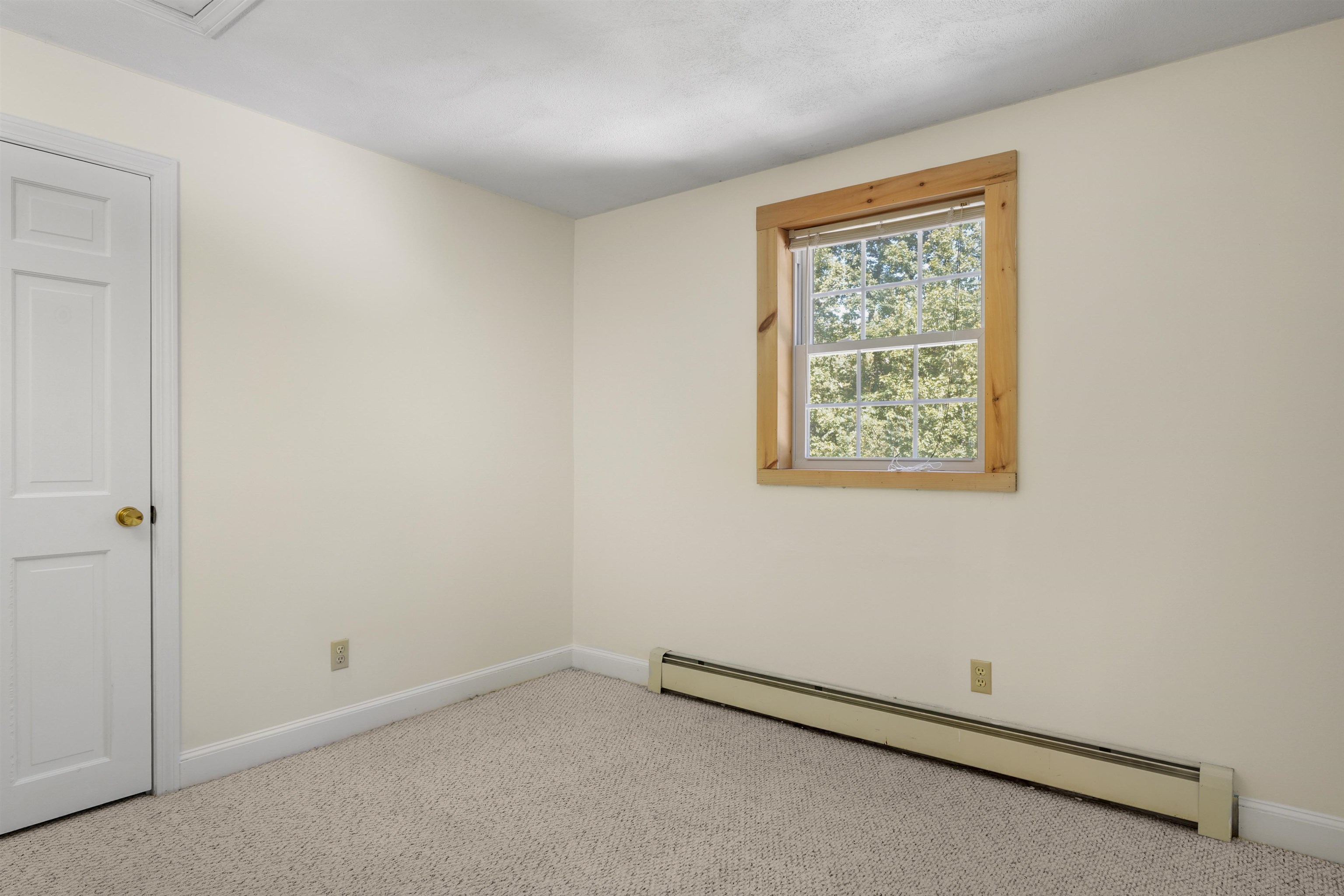 Plaistow, New Hampshire, 03865, United States, 4 Bedrooms Bedrooms, ,3 BathroomsBathrooms,Residential,For Sale,1987491