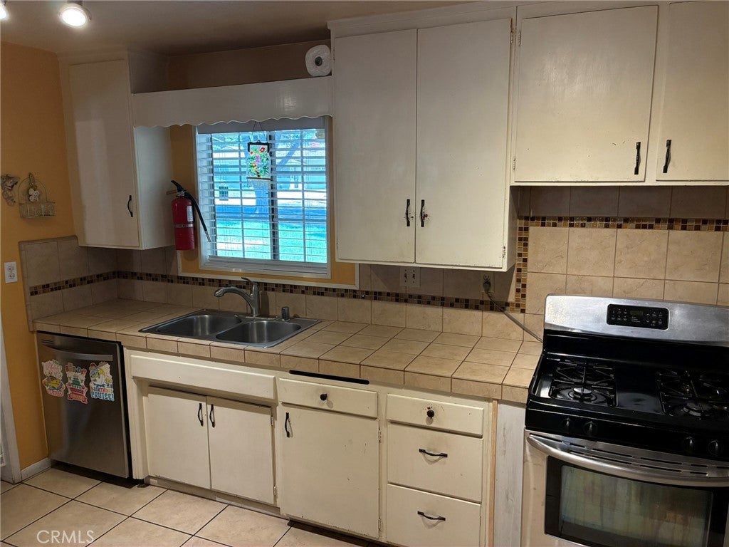 San Bernardino, California, 92407, United States, 4 Bedrooms Bedrooms, ,2 BathroomsBathrooms,Residential,For Sale,1979042